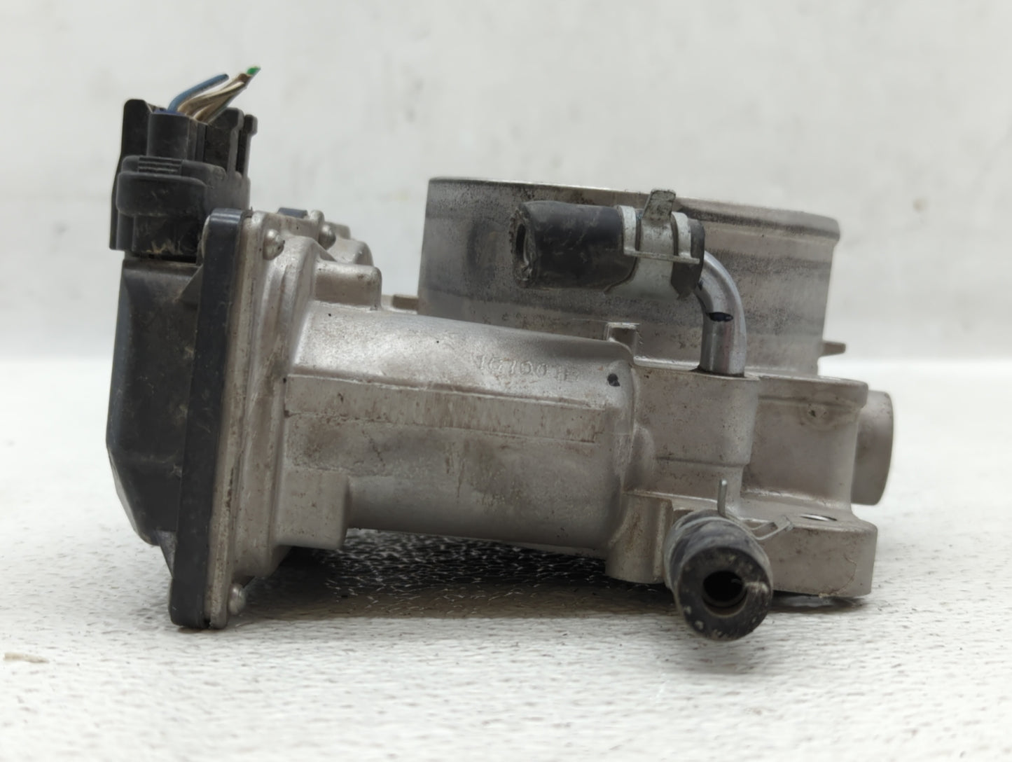 2013-2018 Hyundai Santa Fe Throttle Body P/N:35100-3CAA0 Fits Fits 2012 2013 2014 2015 2016 2017 2018 OEM Used Auto Parts - 
