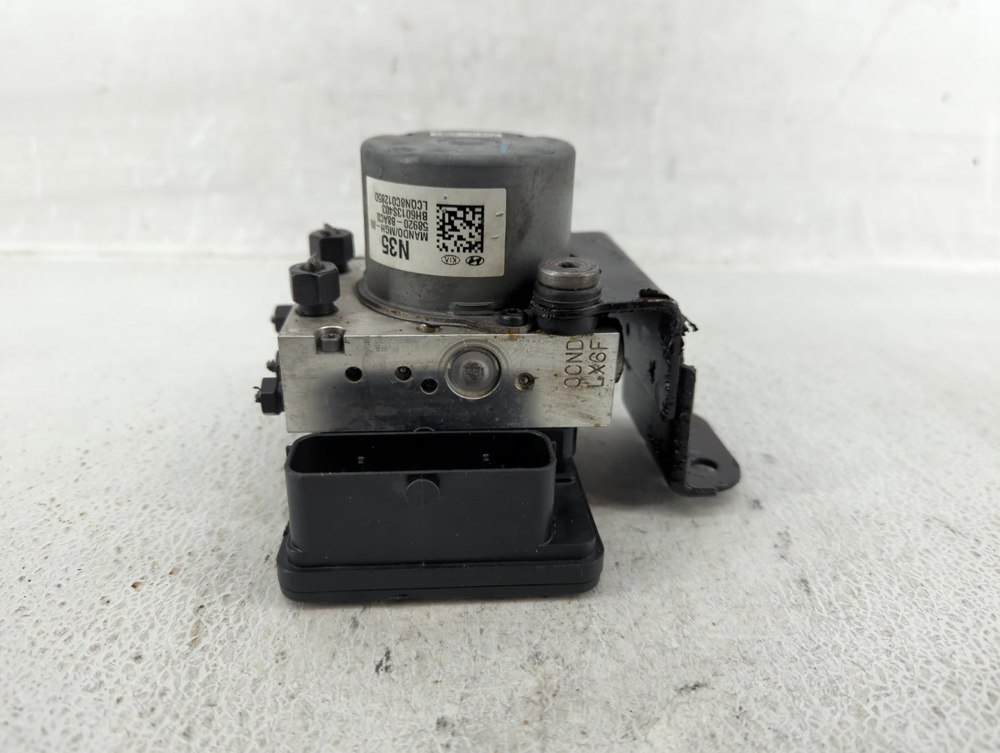 2017-2018 Hyundai Santa Fe ABS Pump Control Module Replacement P/N:58920-B8AC0 Fits Fits 2017 2018 OEM Used Auto Parts - Oem