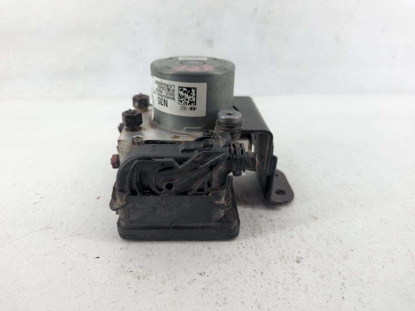 2017-2018 Hyundai Santa Fe ABS Pump Control Module Replacement P/N:58920-B8AC0 Fits Fits 2017 2018 OEM Used Auto Parts - Oem