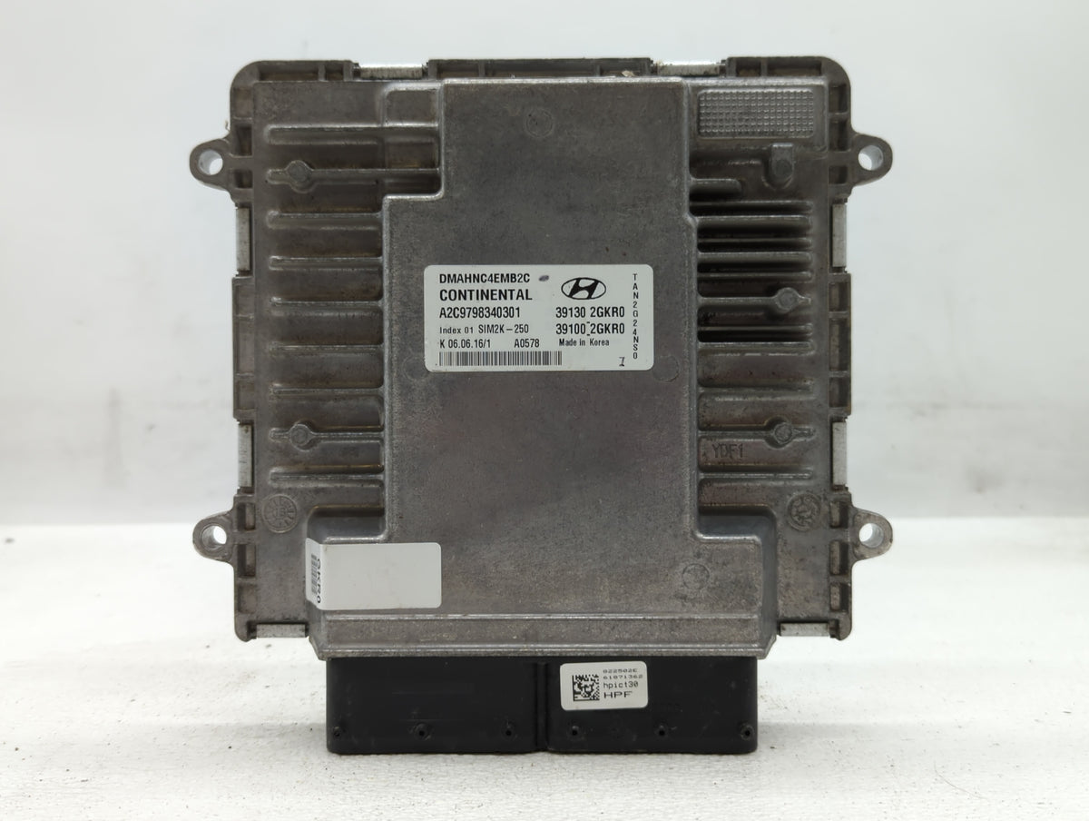 2017 Hyundai Santa Fe PCM Engine Control Computer ECU ECM PCU OEM P/N:39130-2GKR0 39100-2GKR0, 39130-2GKR1, 39100-2GKR1 OEM 