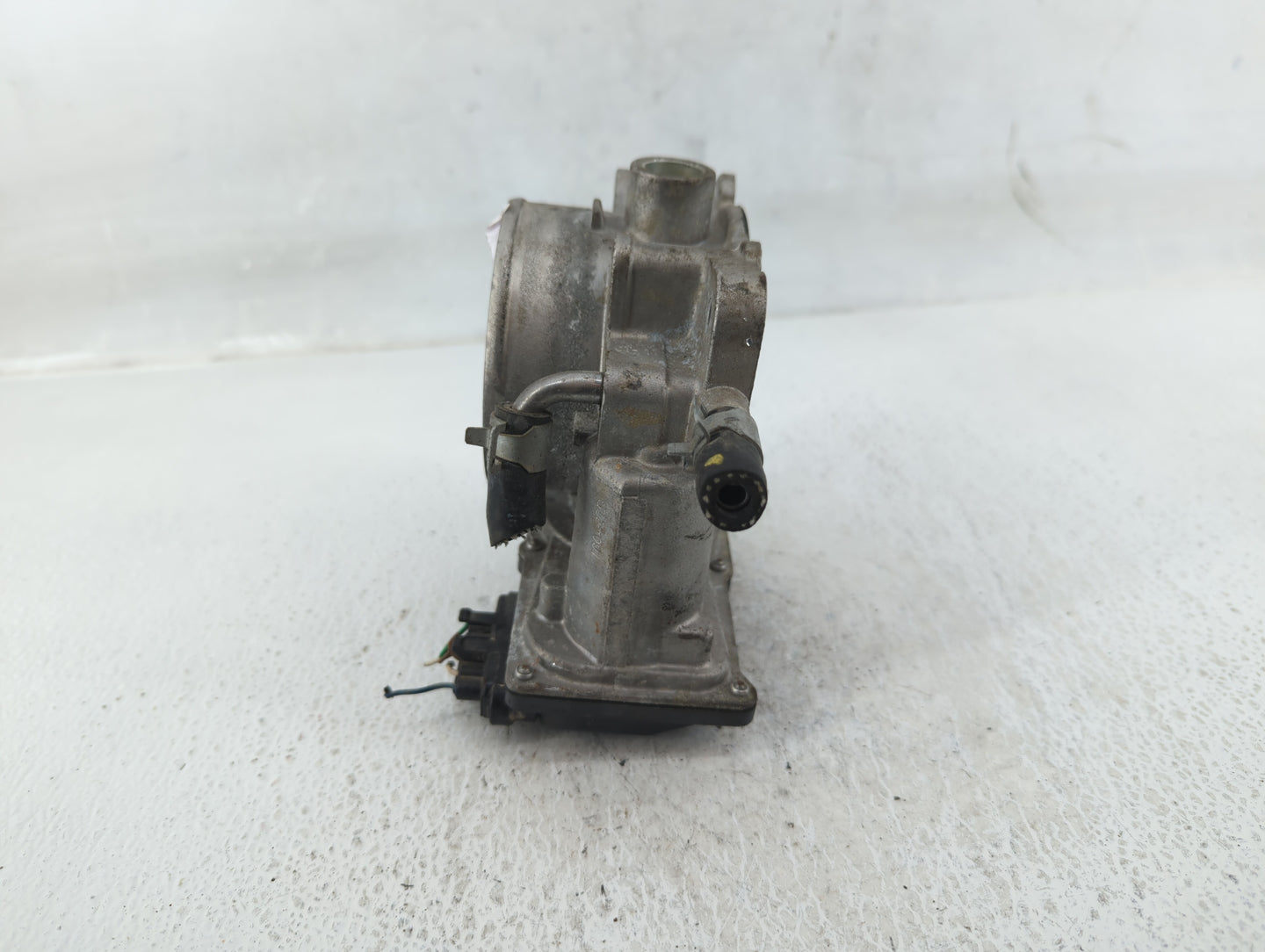 2013-2018 Hyundai Santa Fe Throttle Body P/N:35100-3CAA0 Fits Fits 2012 2013 2014 2015 2016 2017 2018 OEM Used Auto Parts - 
