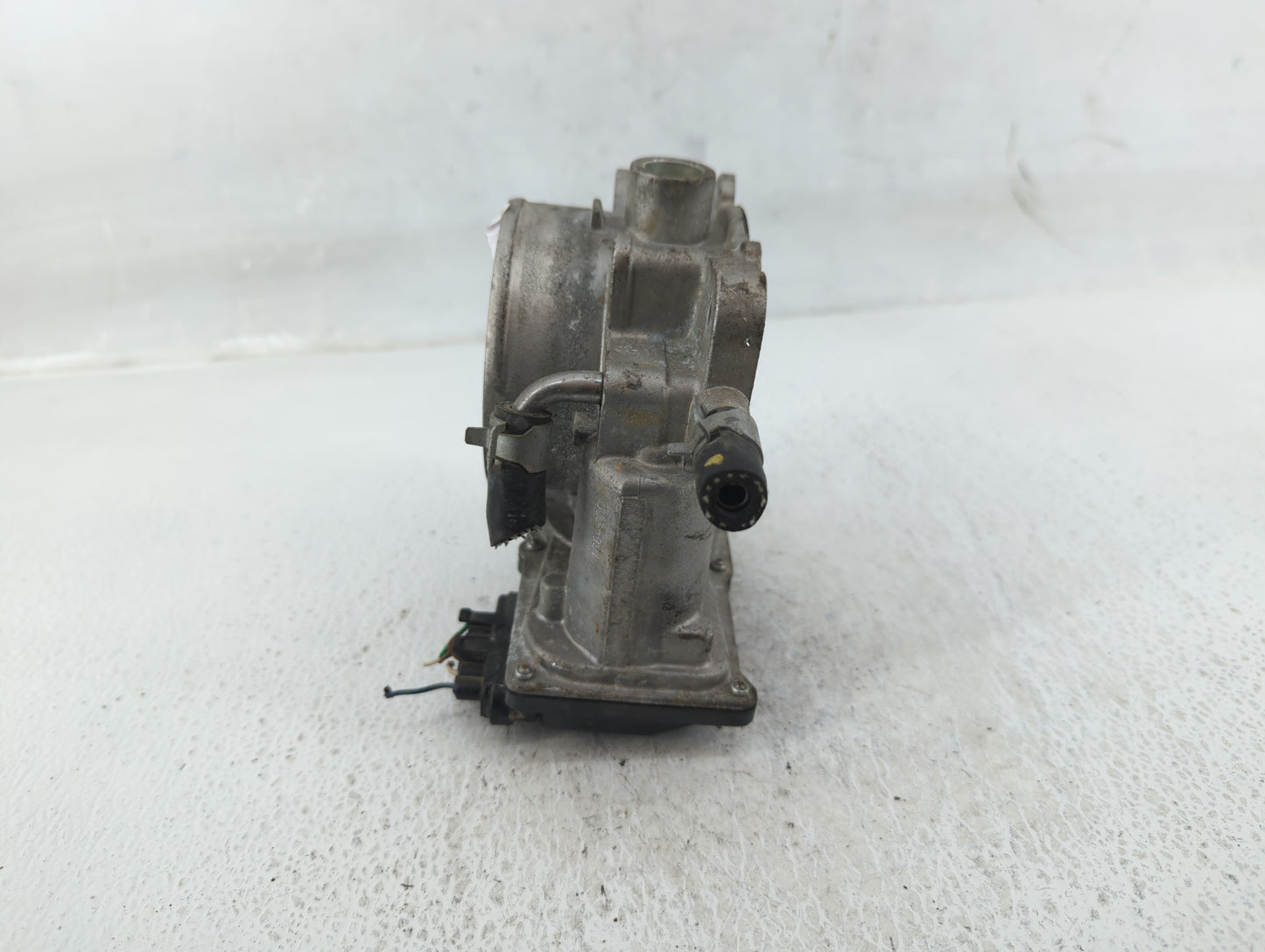 2013-2018 Hyundai Santa Fe Throttle Body P/N:35100-3CAA0 Fits Fits 2012 2013 2014 2015 2016 2017 2018 OEM Used Auto Parts - 