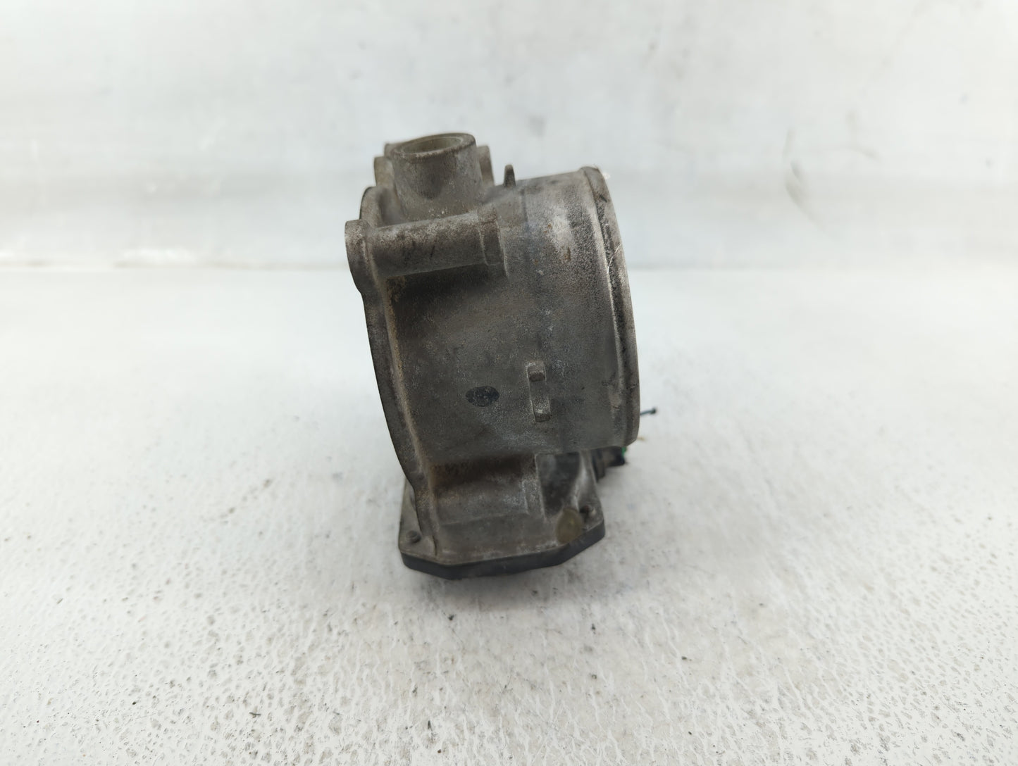 2013-2018 Hyundai Santa Fe Throttle Body P/N:35100-3CAA0 Fits Fits 2012 2013 2014 2015 2016 2017 2018 OEM Used Auto Parts - 