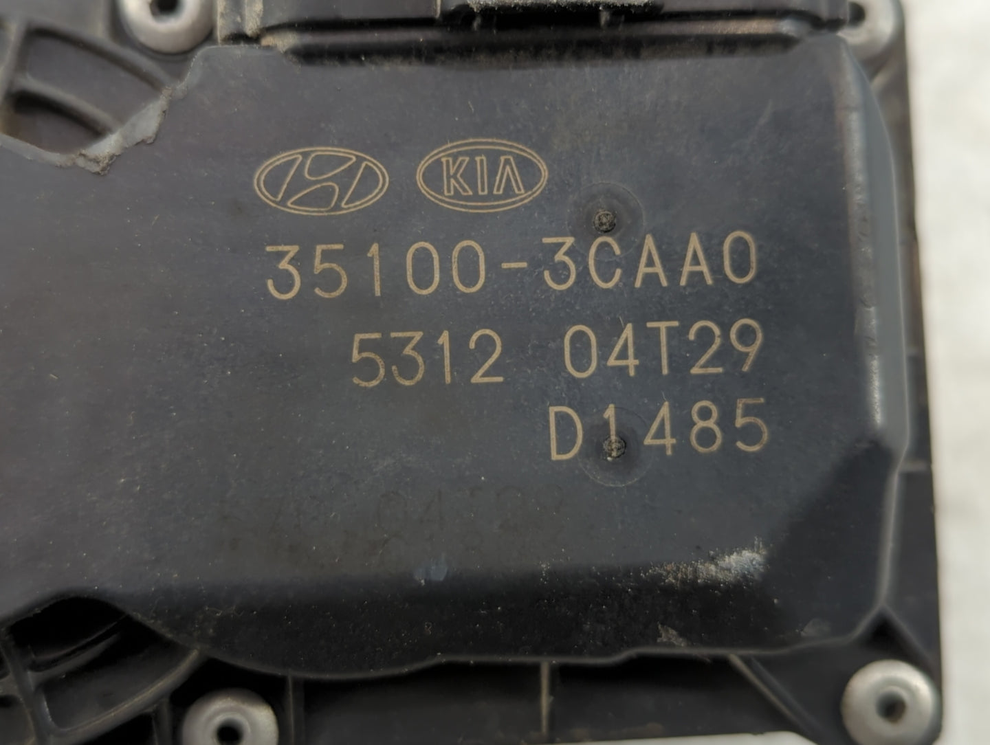 2013-2018 Hyundai Santa Fe Throttle Body P/N:35100-3CAA0 Fits Fits 2012 2013 2014 2015 2016 2017 2018 OEM Used Auto Parts - 