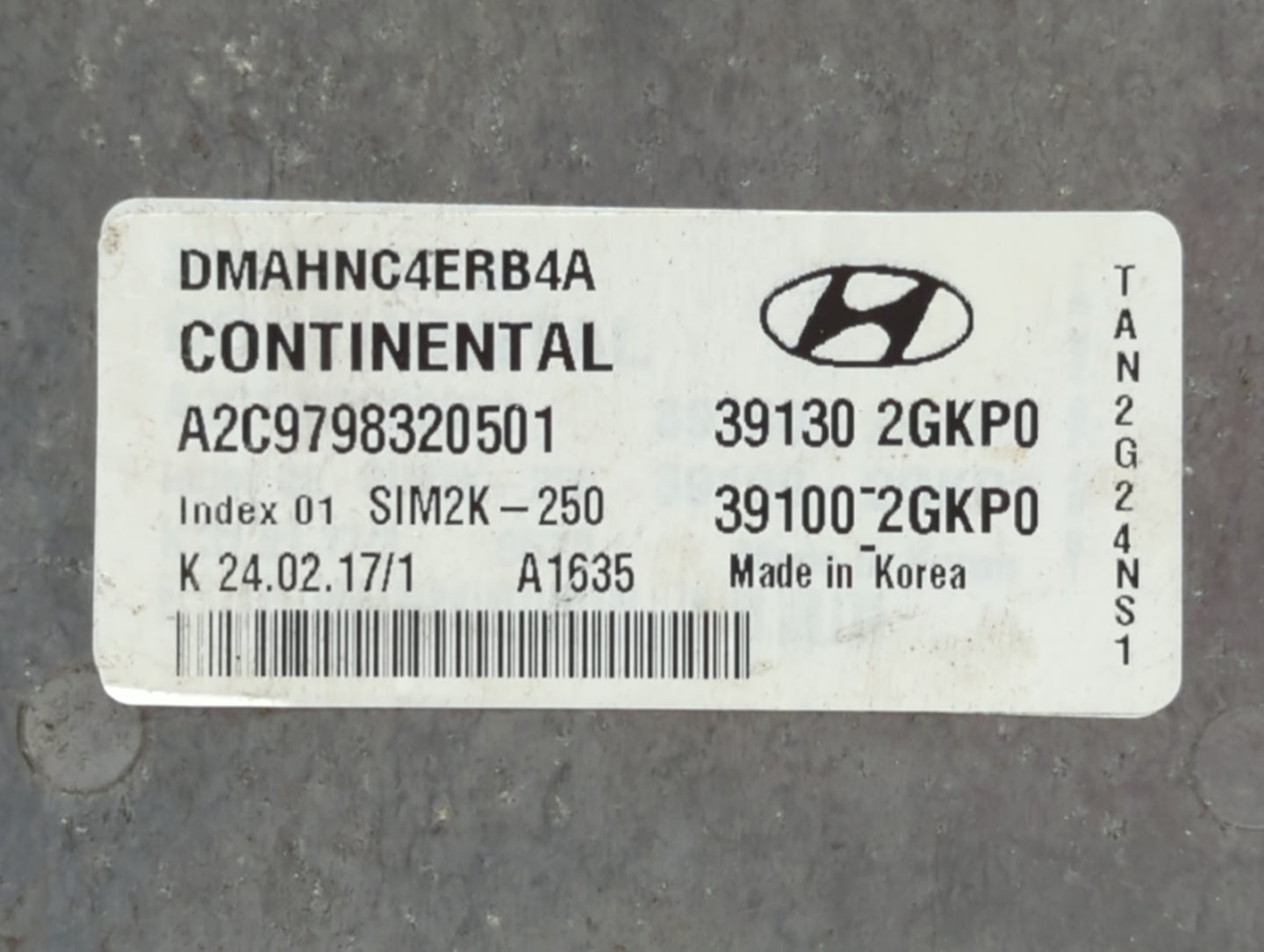 2017 Hyundai Santa Fe PCM Engine Control Computer ECU ECM PCU OEM P/N:39100-2GKP0 39130-2GKP0, 39130-2GKR0, 39100-2GKR0 Fits