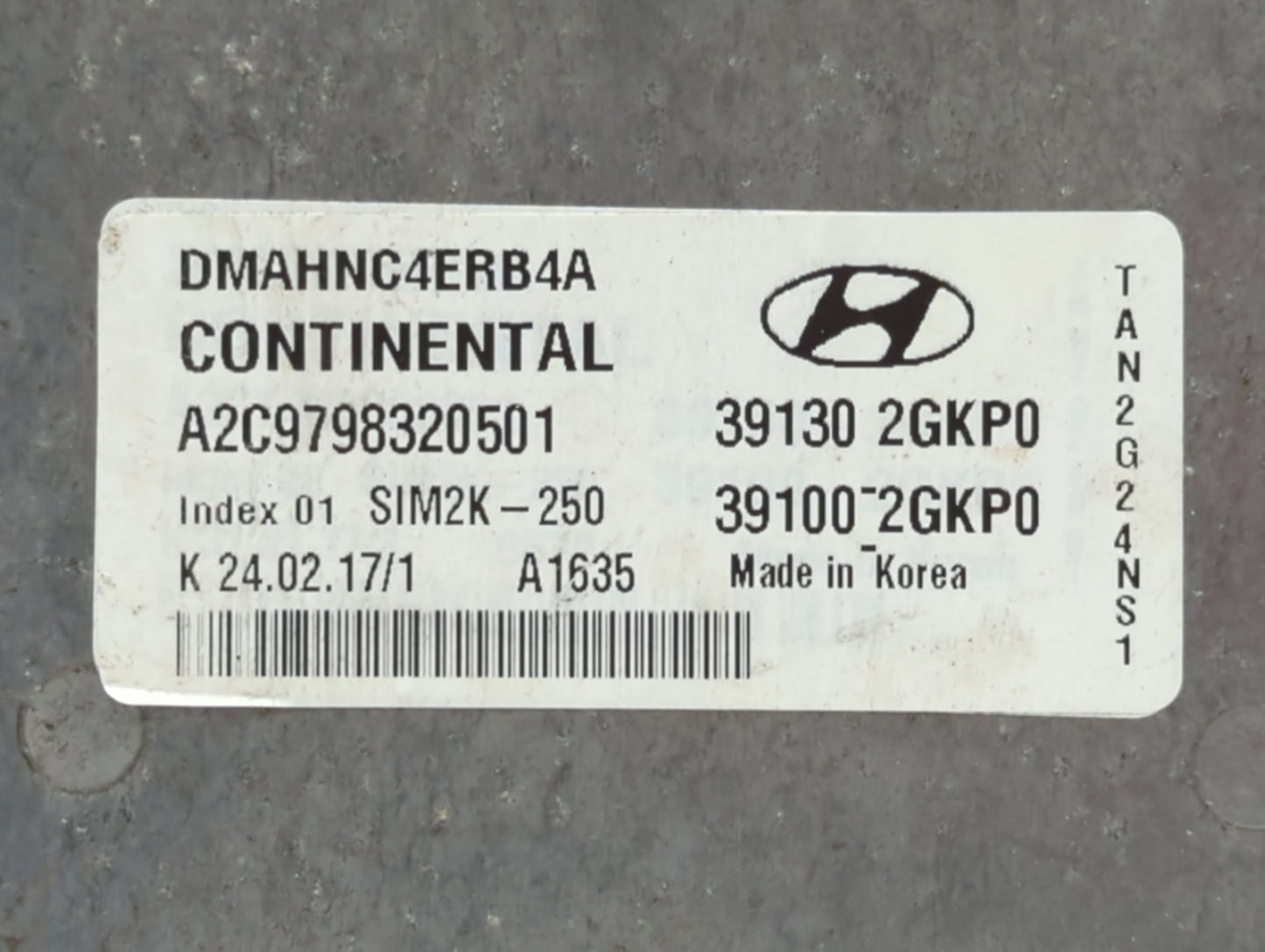 2017 Hyundai Santa Fe PCM Engine Control Computer ECU ECM PCU OEM P/N:39100-2GKP0 39130-2GKP0, 39130-2GKR0, 39100-2GKR0 Fits