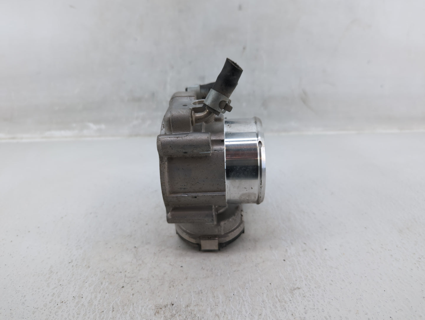 2019-2020 Hyundai Santa Fe Throttle Body P/N:35100-2G600 Fits Fits 2015 2016 2017 2018 2019 2020 2021 OEM Used Auto Parts - 