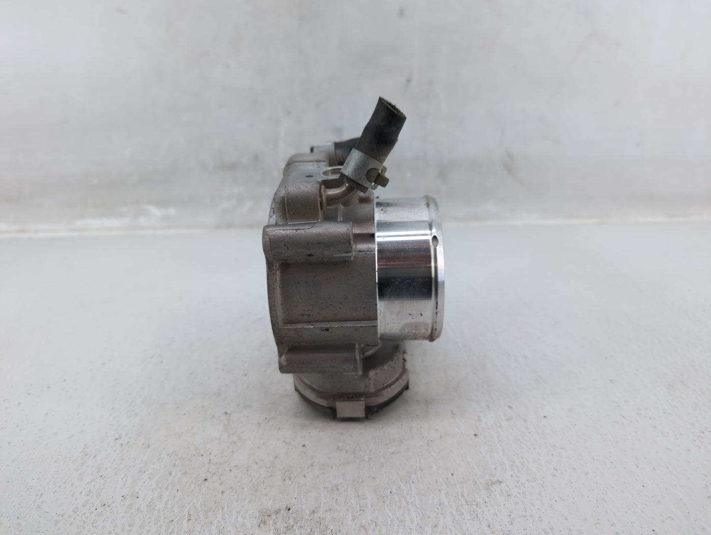 2019-2020 Hyundai Santa Fe Throttle Body P/N:35100-2G600 Fits Fits 2015 2016 2017 2018 2019 2020 2021 OEM Used Auto Parts - 