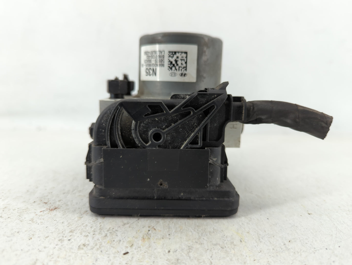 2017-2018 Hyundai Santa Fe ABS Pump Control Module Replacement P/N:58920-B8AC0 Fits Fits 2017 2018 OEM Used Auto Parts - Oem