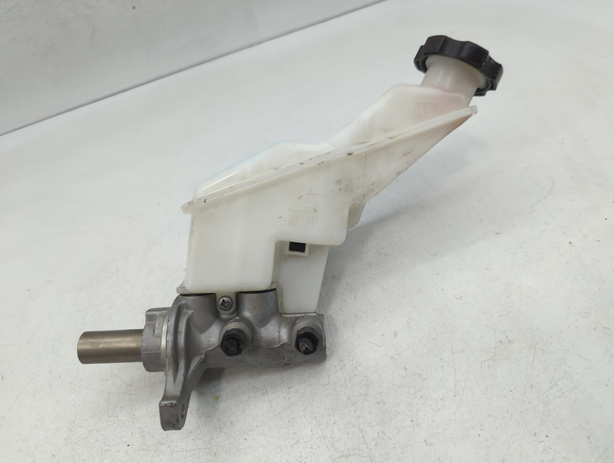 2013-2019 Hyundai Santa Fe Brake Master Cylinder 610614 - Oemusedautoparts1.com