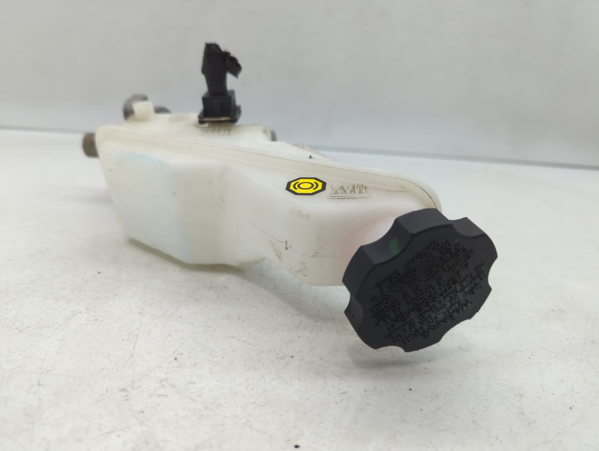 2013-2019 Hyundai Santa Fe Brake Master Cylinder 610614 - Oemusedautoparts1.com