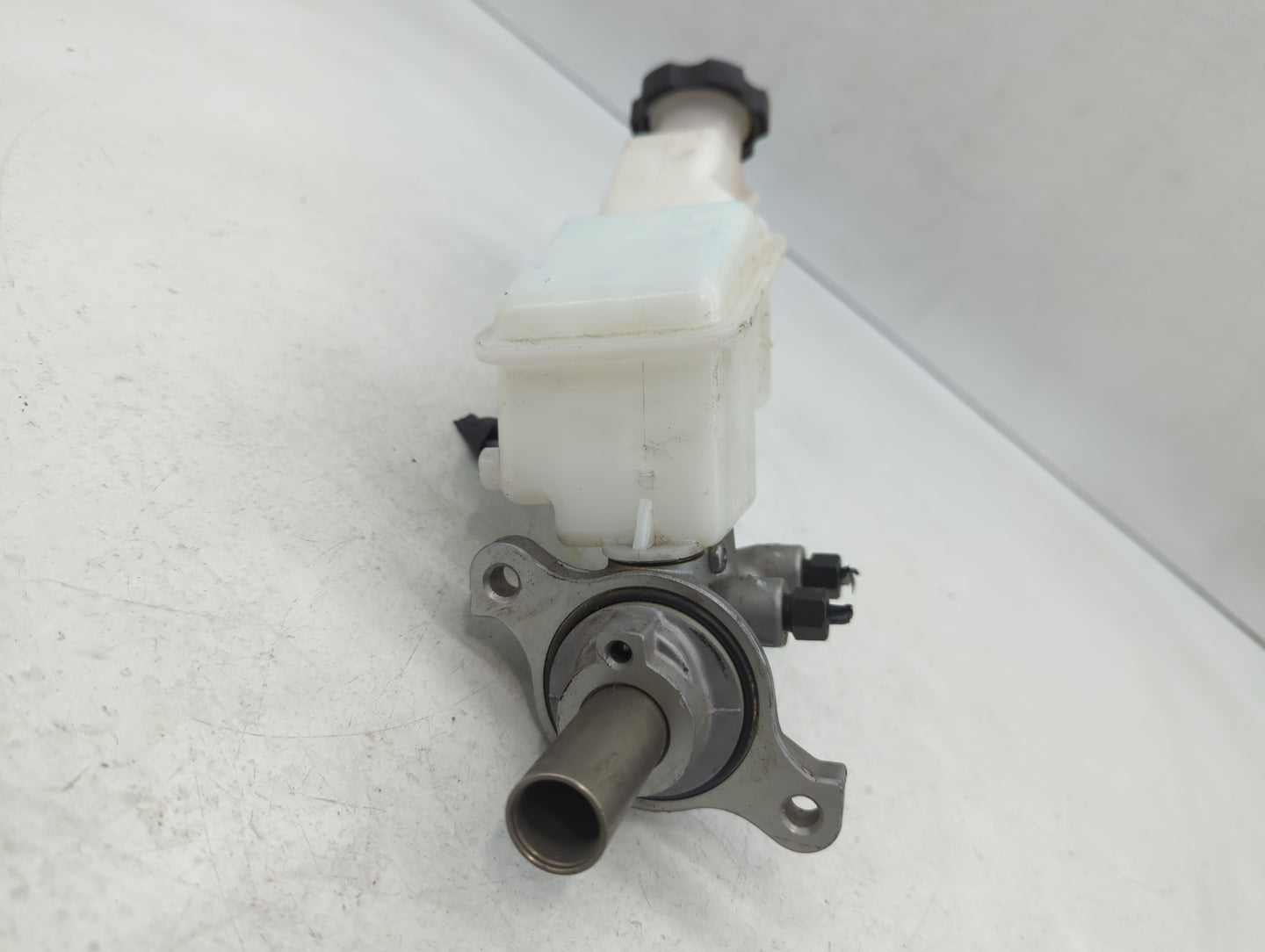 2013-2019 Hyundai Santa Fe Brake Master Cylinder 610614 - Oemusedautoparts1.com