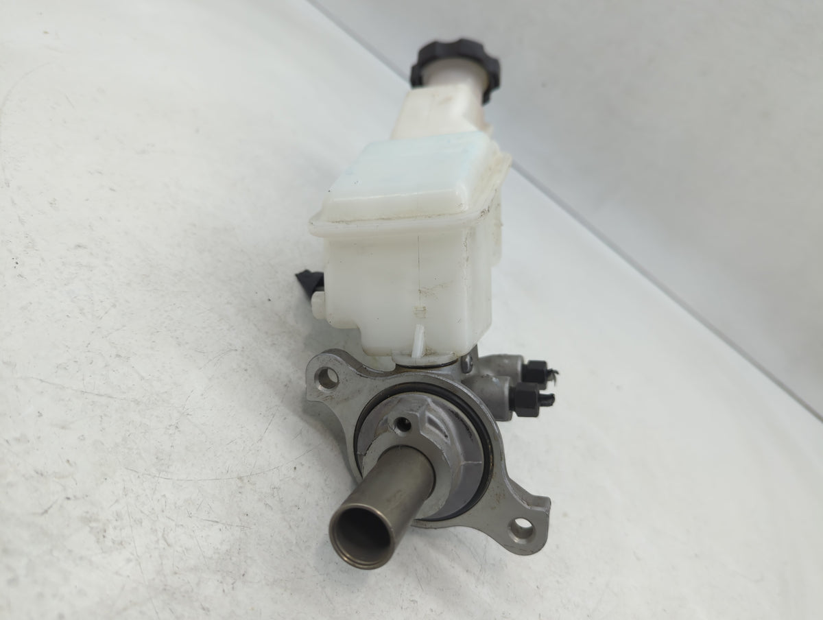 2013-2019 Hyundai Santa Fe Brake Master Cylinder 610614 - Oemusedautoparts1.com