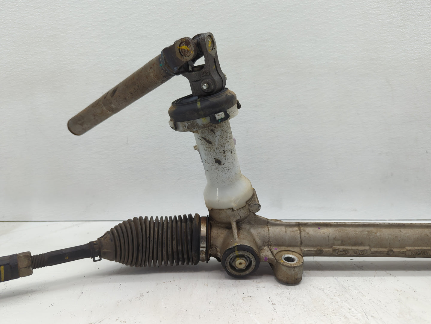 2017-2018 Hyundai Santa Fe Rack and Pinion Steering Gear P/N:565003W300 Fits Fits 2017 2018 OEM Used Auto Parts - Oemusedaut