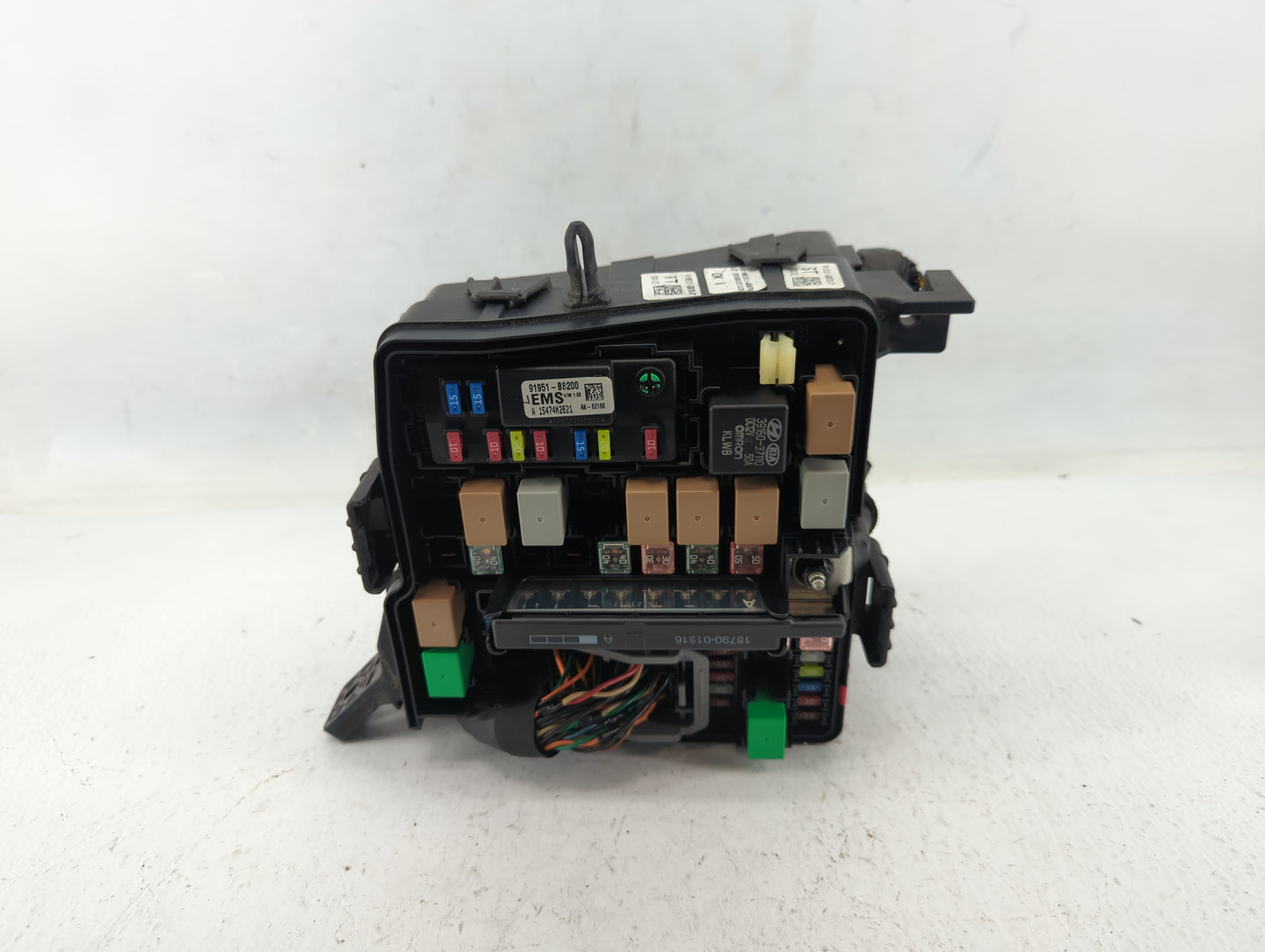 2017-2019 Hyundai Santa Fe Fusebox Fuse Box Panel Relay Module P/N:N91311-B8070 Fits Fits 2017 2018 2019 OEM Used Auto Parts