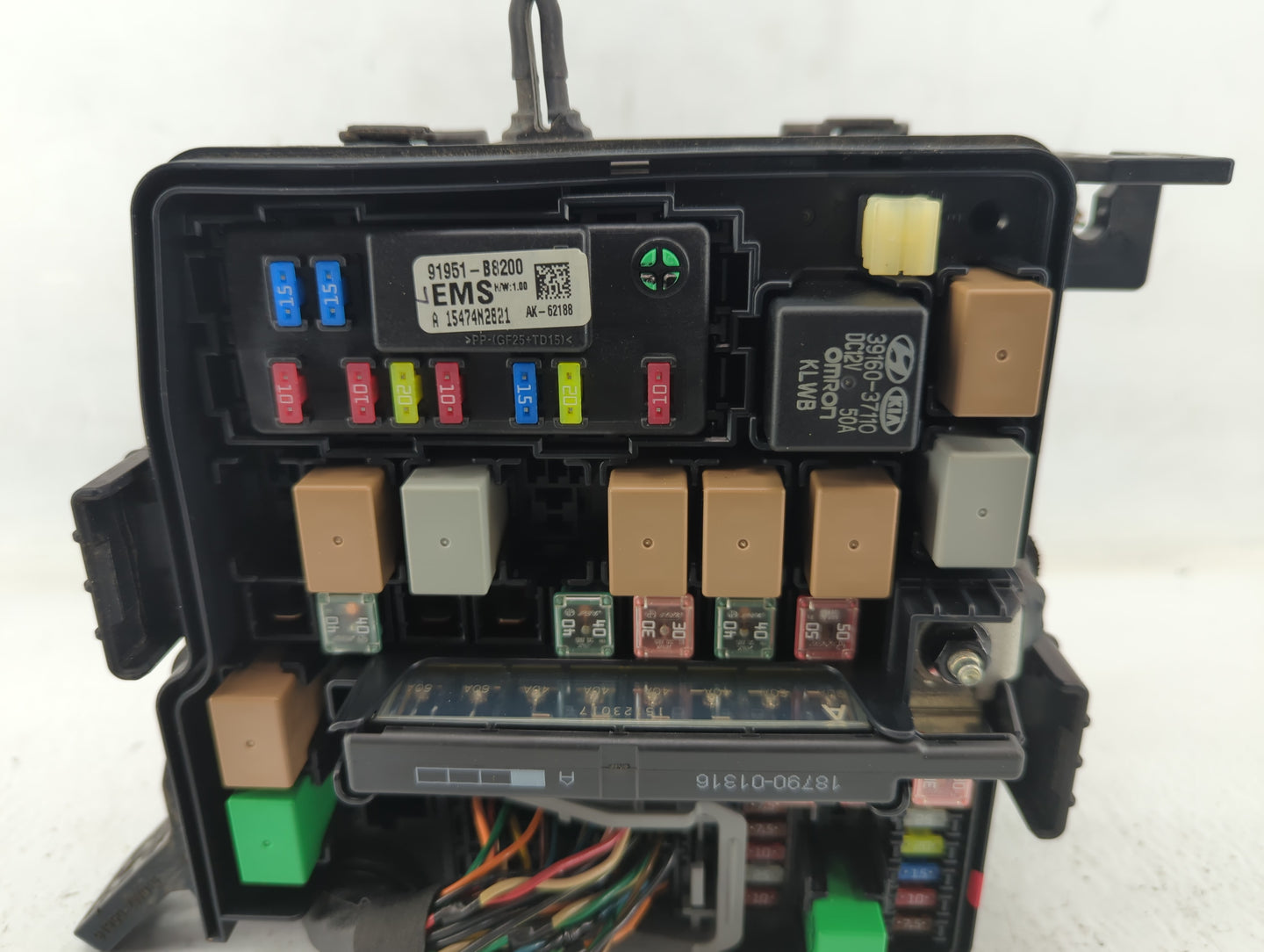 2017-2019 Hyundai Santa Fe Fusebox Fuse Box Panel Relay Module P/N:N91311-B8070 Fits Fits 2017 2018 2019 OEM Used Auto Parts
