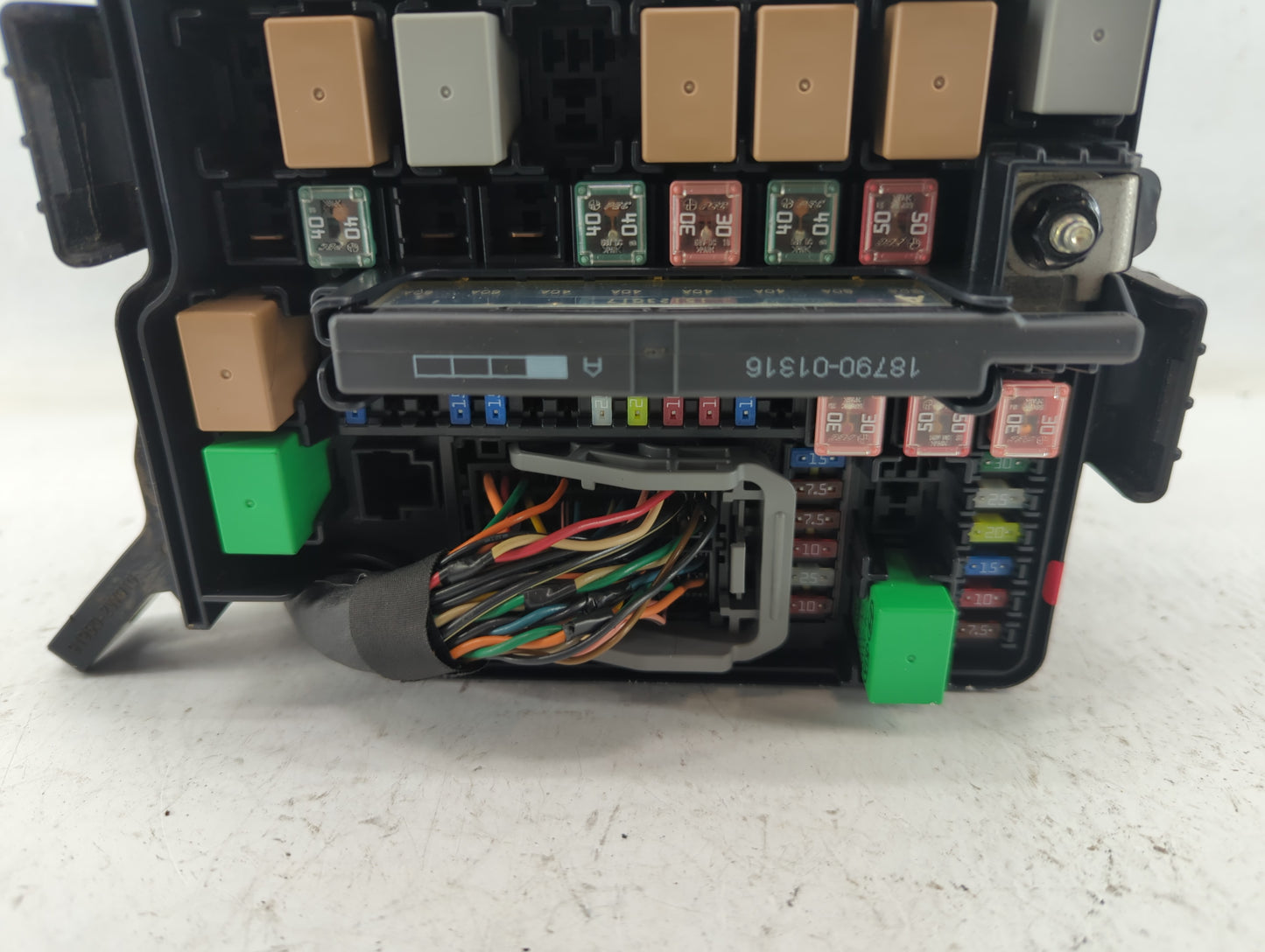 2017-2019 Hyundai Santa Fe Fusebox Fuse Box Panel Relay Module P/N:N91311-B8070 Fits Fits 2017 2018 2019 OEM Used Auto Parts