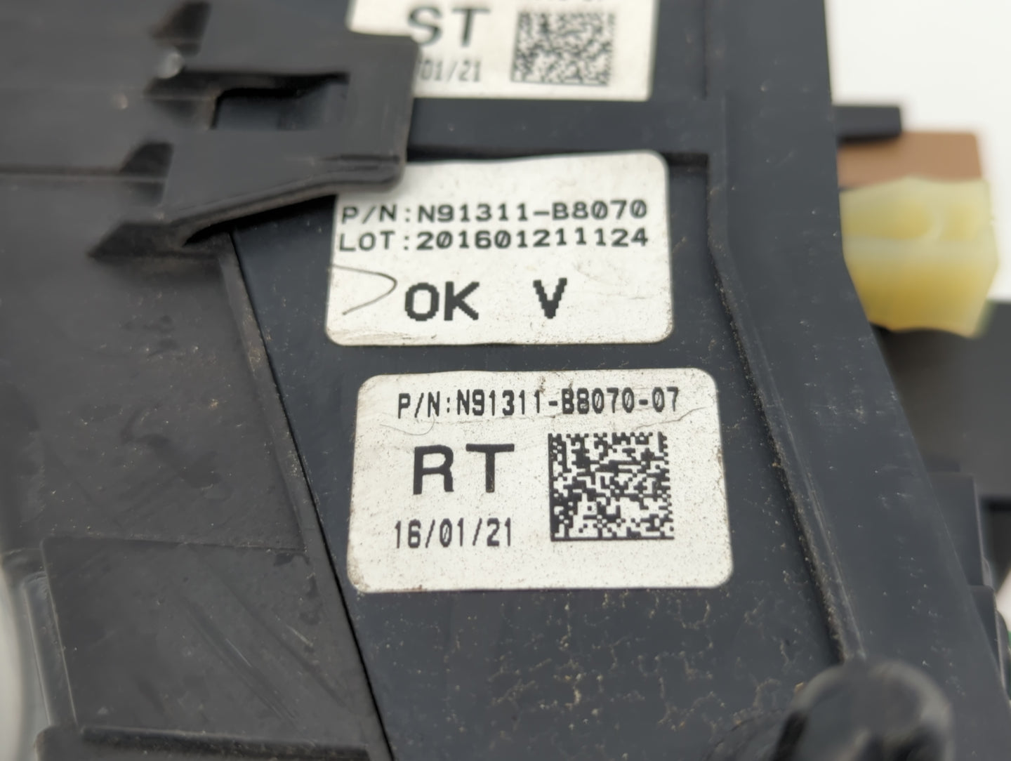 2017-2019 Hyundai Santa Fe Fusebox Fuse Box Panel Relay Module P/N:N91311-B8070 Fits Fits 2017 2018 2019 OEM Used Auto Parts