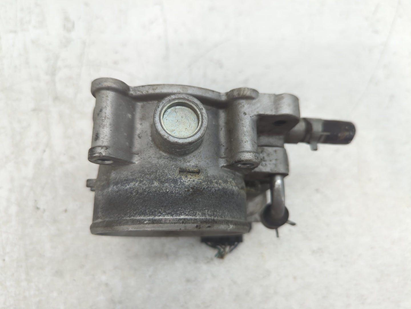 2017 Hyundai Santa Fe Throttle Body P/N:35100-3CAA0 Fits Fits 2015 2016 2018 2019 2020 2021 2022 OEM Used Auto Parts - Oemus