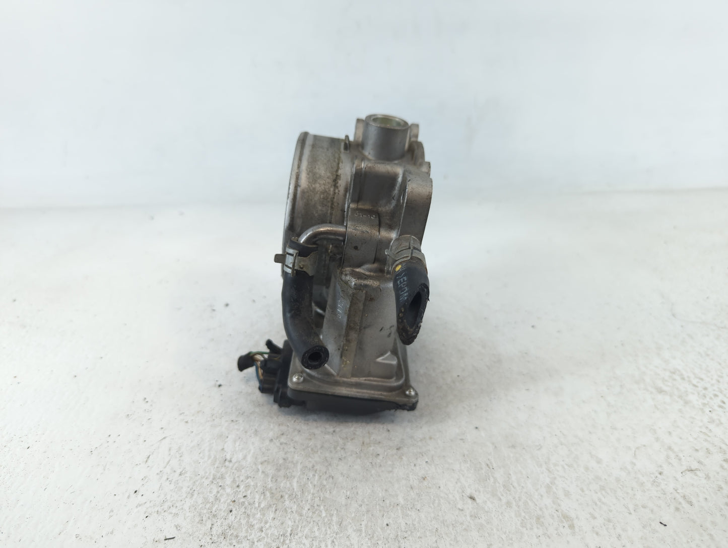 2013-2018 Hyundai Santa Fe Throttle Body P/N:35100-3CAA0 Fits Fits 2012 2013 2014 2015 2016 2017 2018 OEM Used Auto Parts - 