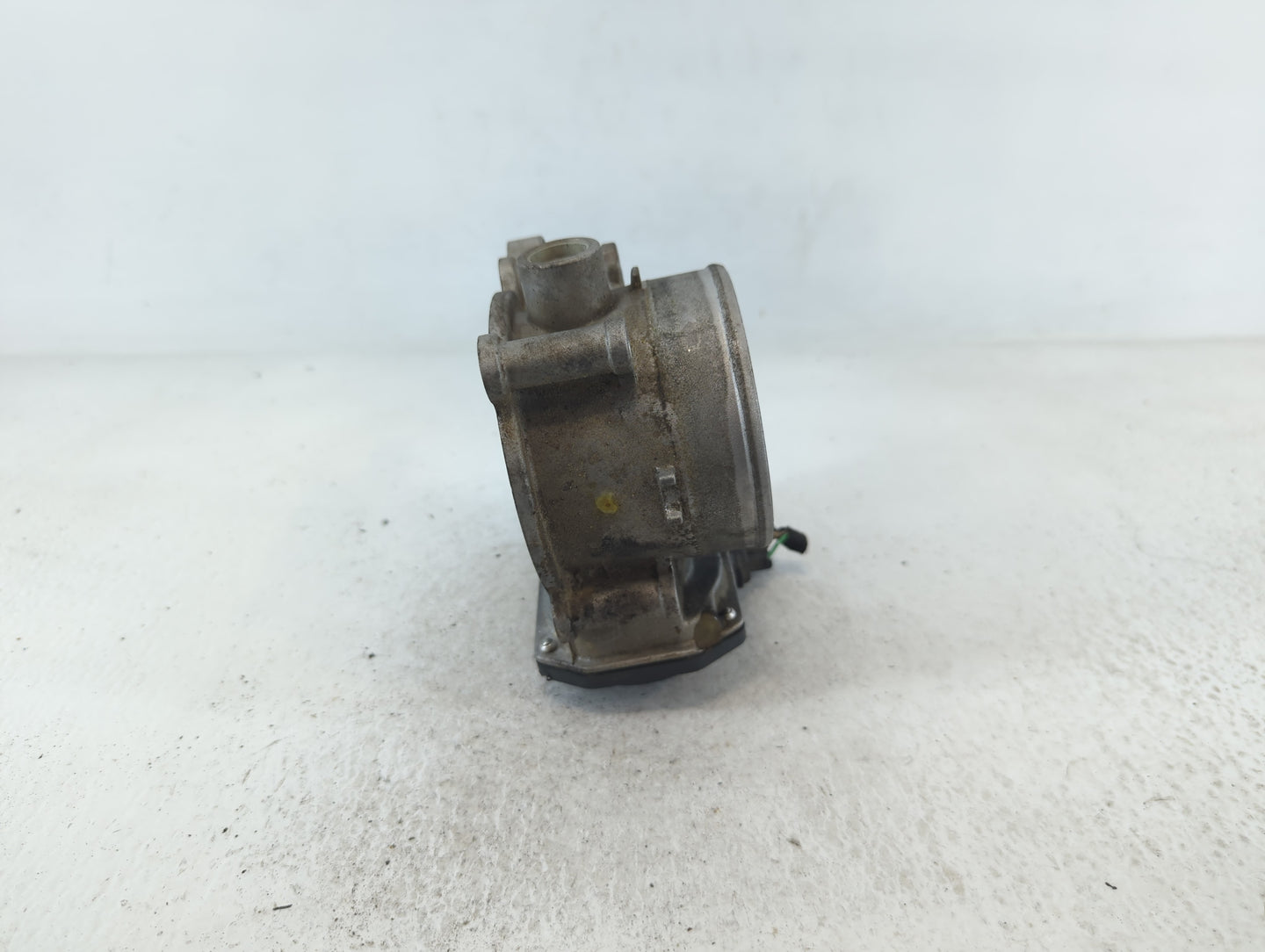 2013-2018 Hyundai Santa Fe Throttle Body P/N:35100-3CAA0 Fits Fits 2012 2013 2014 2015 2016 2017 2018 OEM Used Auto Parts - 