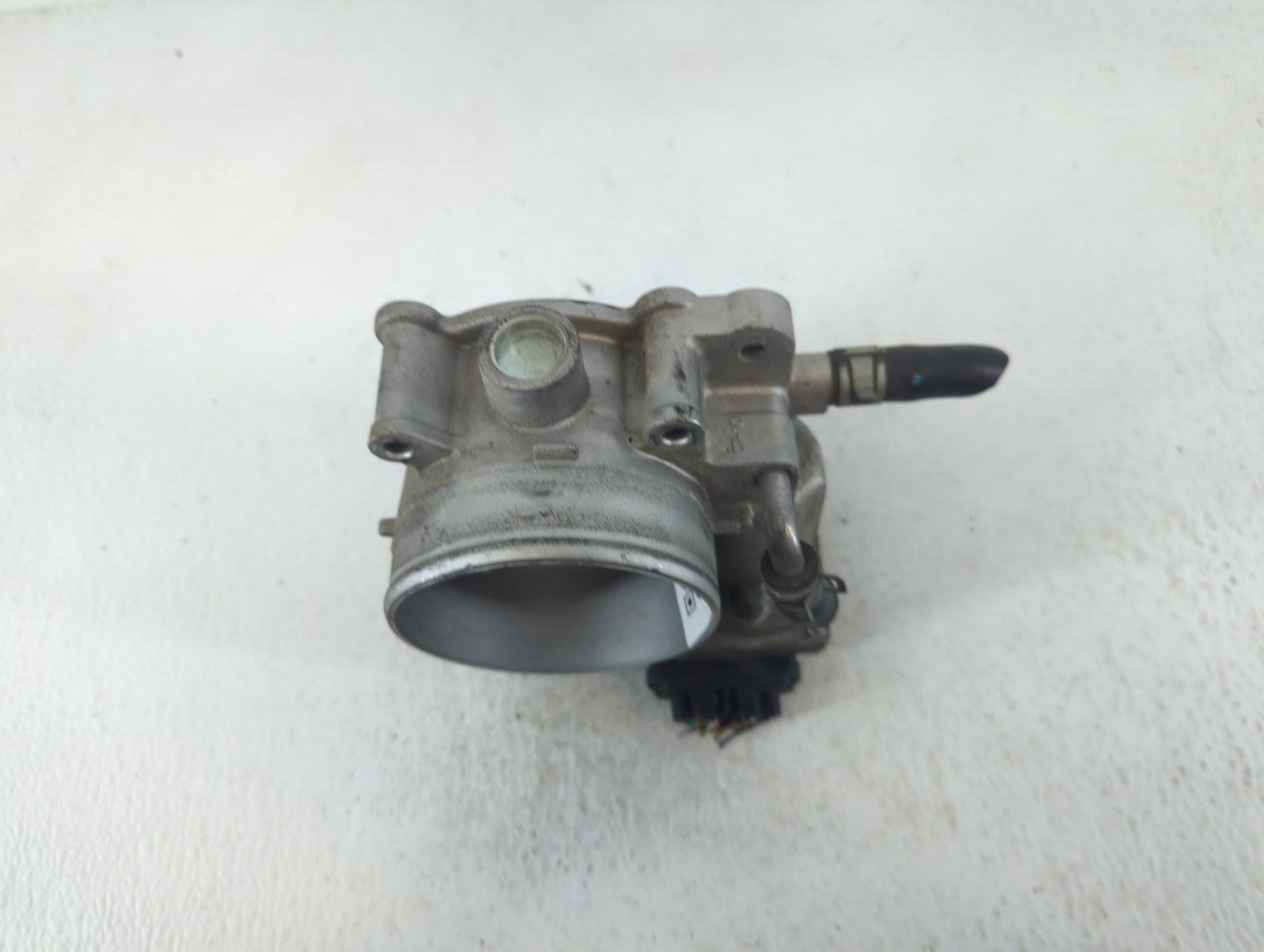 2013-2018 Hyundai Santa Fe Throttle Body P/N:35100-3CAA0 Fits Fits 2012 2013 2014 2015 2016 2017 2018 OEM Used Auto Parts - 