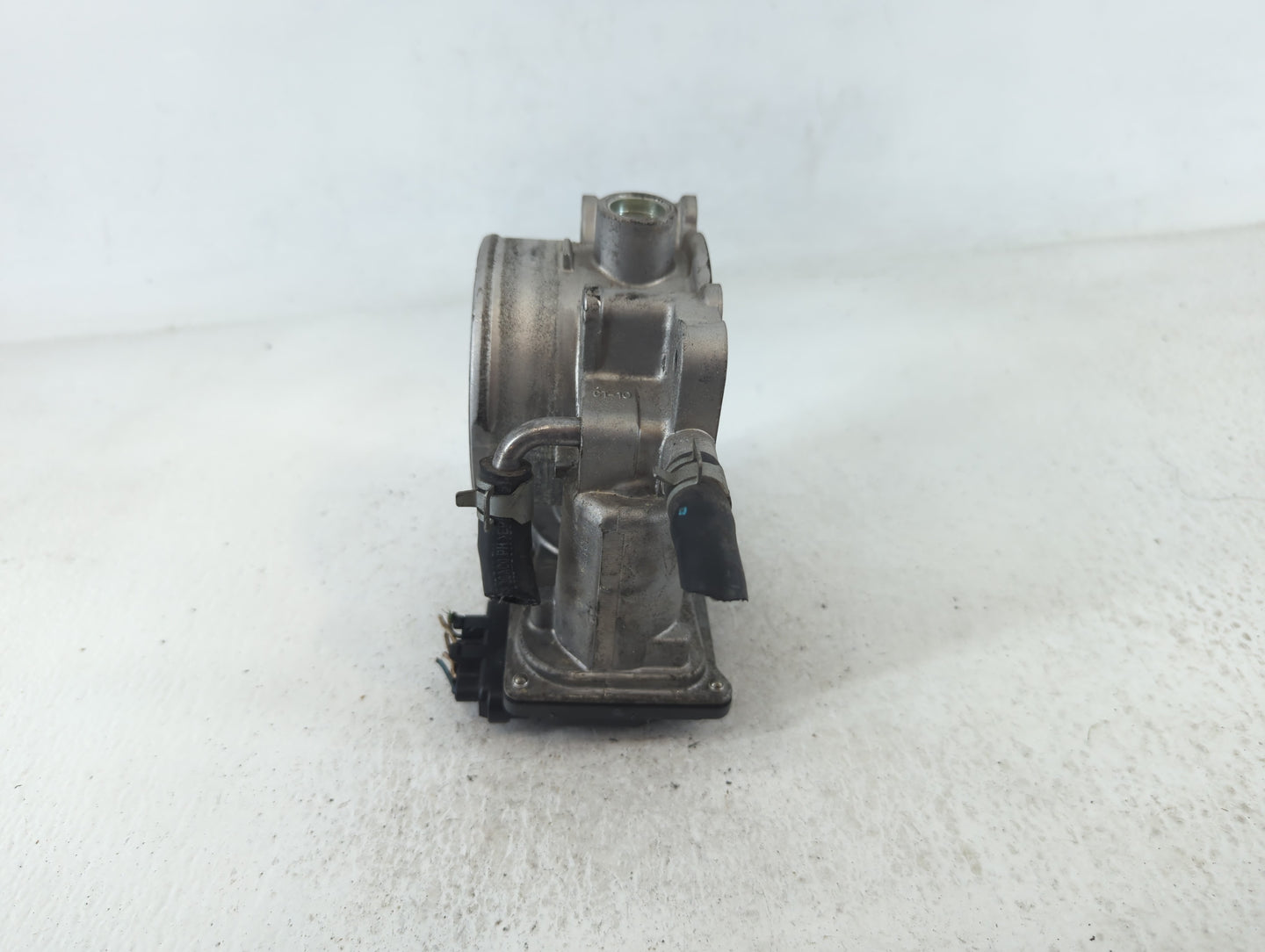 2013-2018 Hyundai Santa Fe Throttle Body P/N:35100-3CAA0 Fits Fits 2012 2013 2014 2015 2016 2017 2018 OEM Used Auto Parts - 