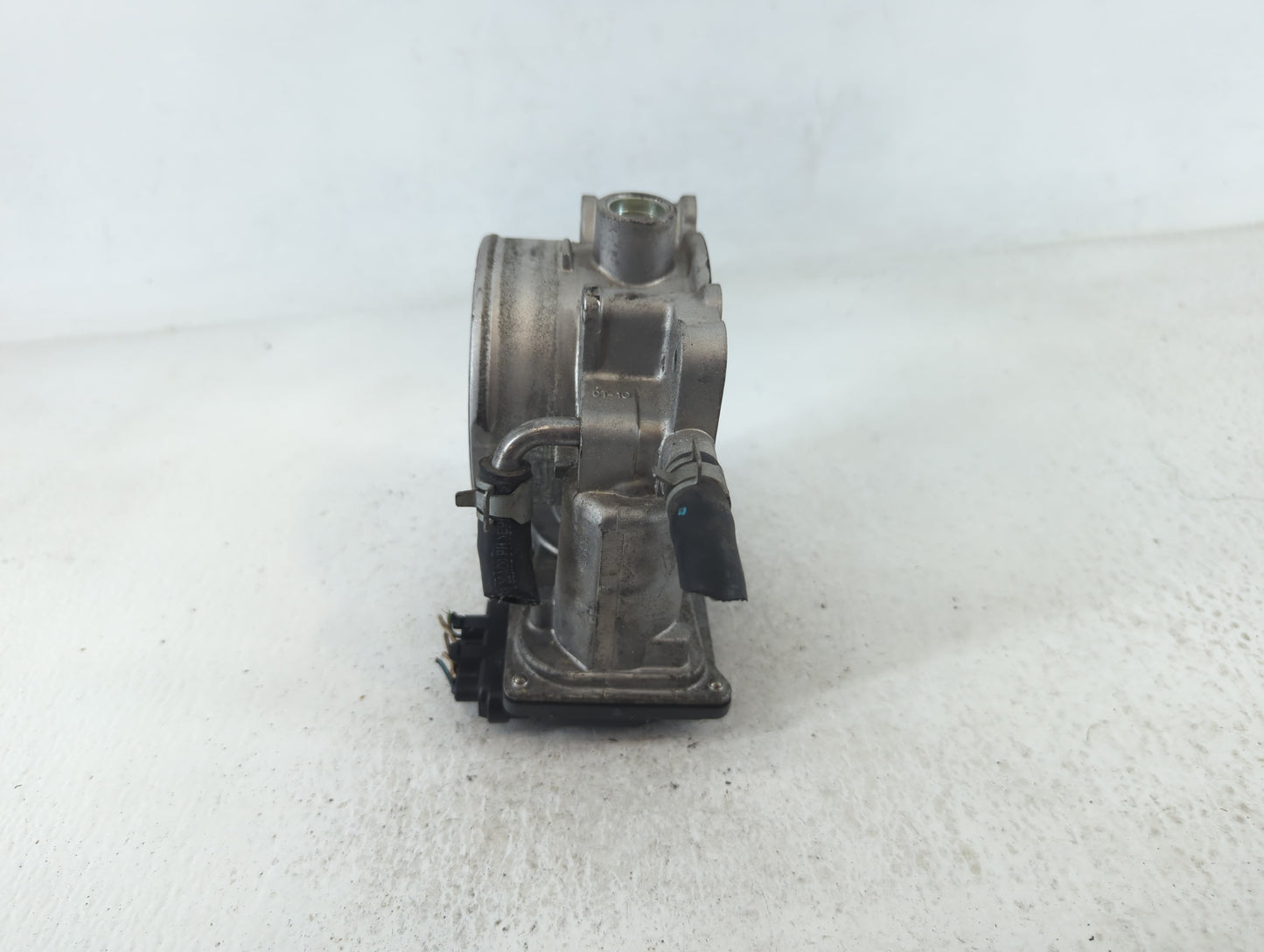 2013-2018 Hyundai Santa Fe Throttle Body P/N:35100-3CAA0 Fits Fits 2012 2013 2014 2015 2016 2017 2018 OEM Used Auto Parts - 
