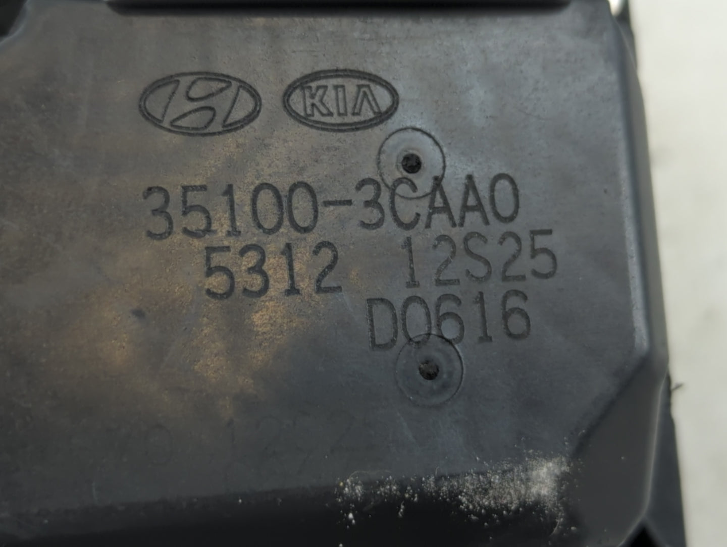 2013-2018 Hyundai Santa Fe Throttle Body P/N:35100-3CAA0 Fits Fits 2012 2013 2014 2015 2016 2017 2018 OEM Used Auto Parts - 