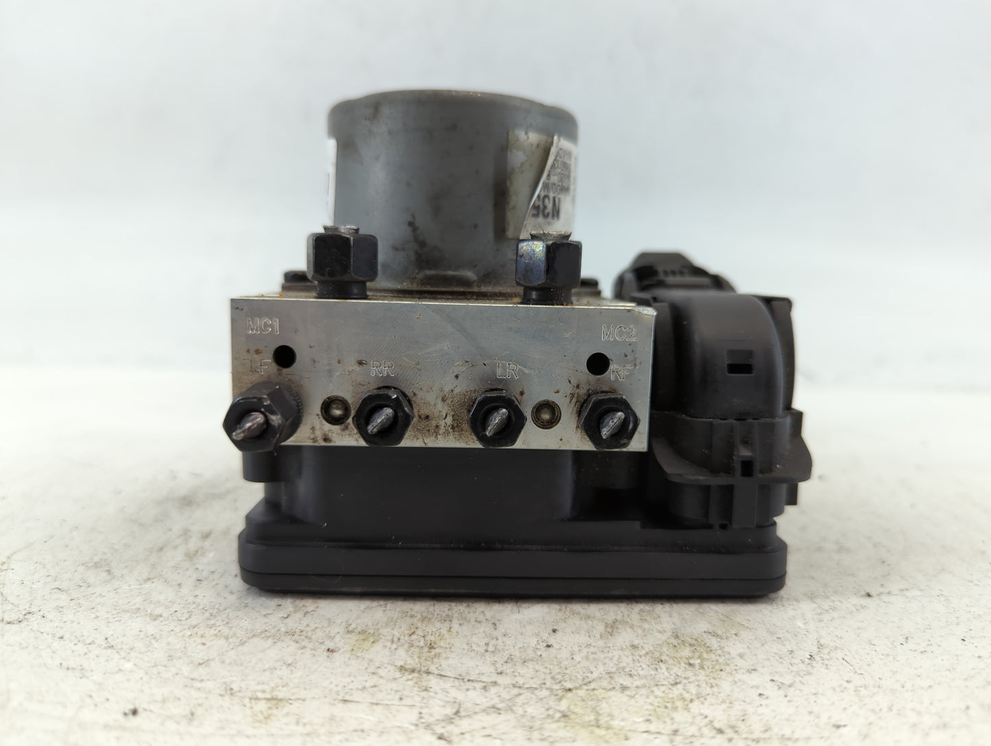2017-2018 Hyundai Santa Fe ABS Pump Control Module Replacement P/N:58920-B8AC0 Fits Fits 2017 2018 OEM Used Auto Parts - Oem