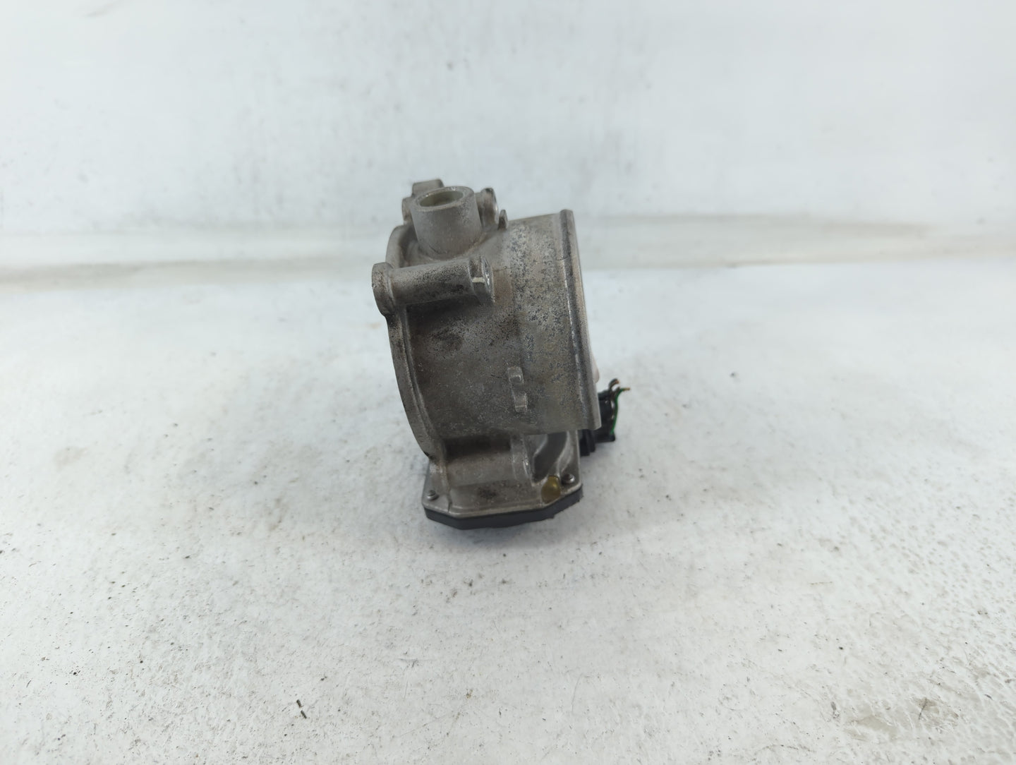 2013-2018 Hyundai Santa Fe Throttle Body P/N:35100-3CAA0 Fits Fits 2012 2013 2014 2015 2016 2017 2018 OEM Used Auto Parts - 