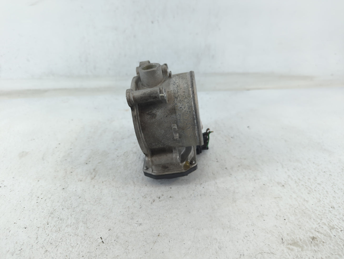 2013-2018 Hyundai Santa Fe Throttle Body P/N:35100-3CAA0 Fits Fits 2012 2013 2014 2015 2016 2017 2018 OEM Used Auto Parts - 
