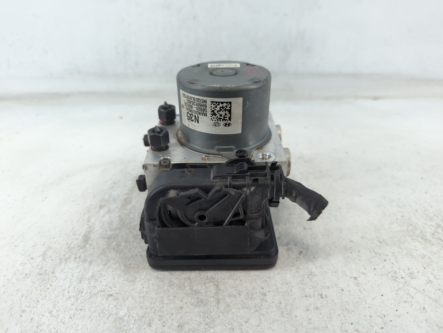 2017-2018 Hyundai Santa Fe ABS Pump Control Module Replacement P/N:58920-B8AC0 Fits Fits 2017 2018 OEM Used Auto Parts - Oem