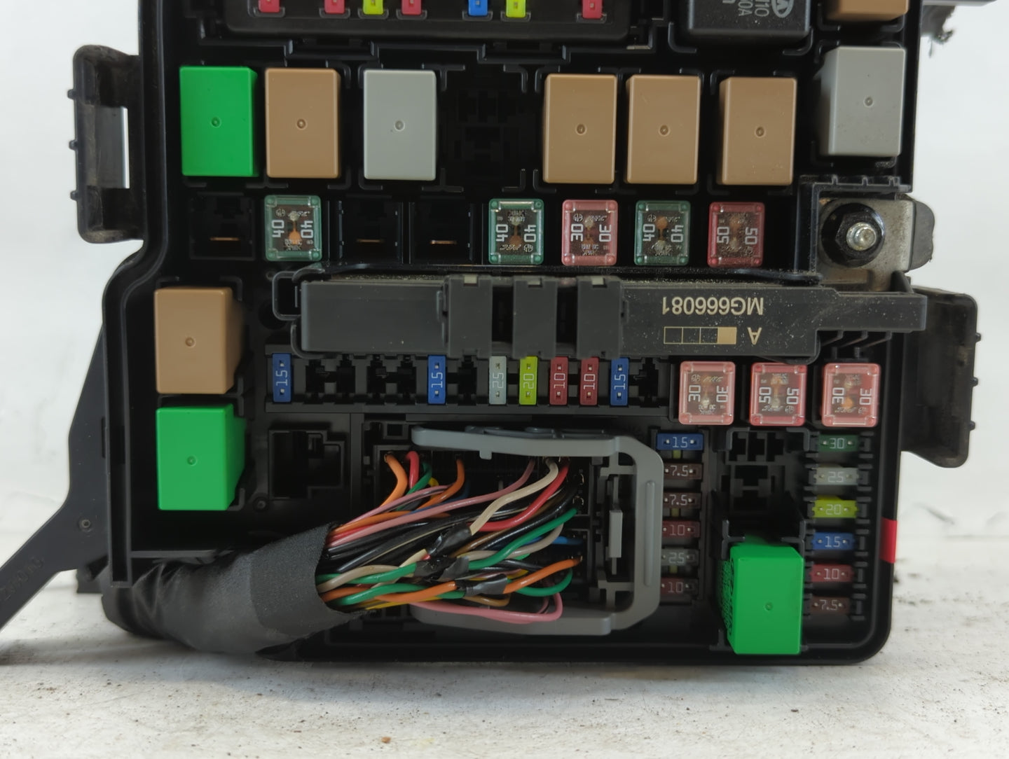 2017-2019 Hyundai Santa Fe Fusebox Fuse Box Panel Relay Module P/N:91310 B8670 Fits Fits 2017 2018 2019 OEM Used Auto Parts 