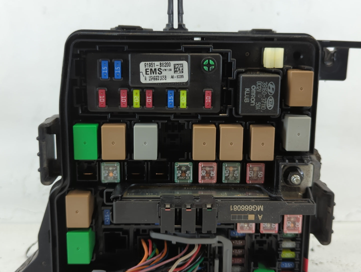 2017-2019 Hyundai Santa Fe Fusebox Fuse Box Panel Relay Module P/N:91310 B8670 Fits Fits 2017 2018 2019 OEM Used Auto Parts 