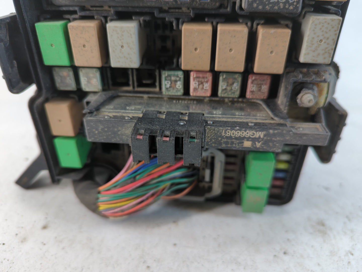 2017 Hyundai Santa Fe Fusebox Fuse Box Panel Relay Module P/N:912014Z334AA Fits OEM Used Auto Parts - Oemusedautoparts1.com