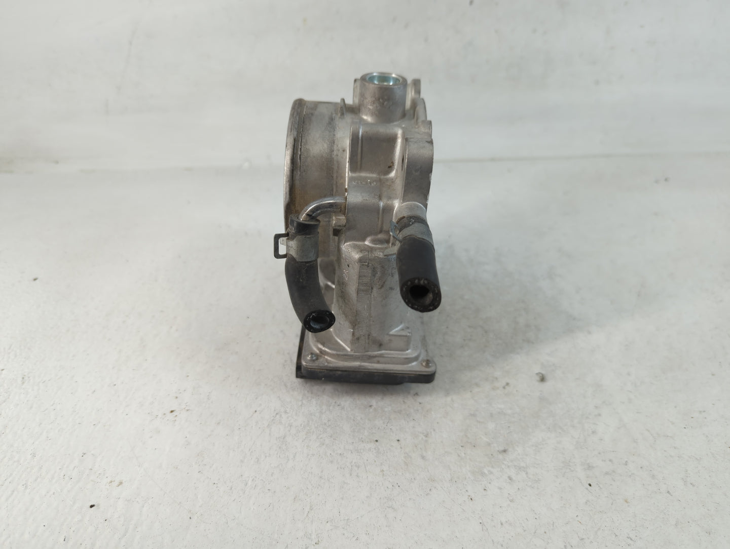 2019-2020 Hyundai Santa Fe Throttle Body P/N:35100-3CAA0 Fits Fits 2015 2016 2017 2018 2019 2020 2021 OEM Used Auto Parts - 