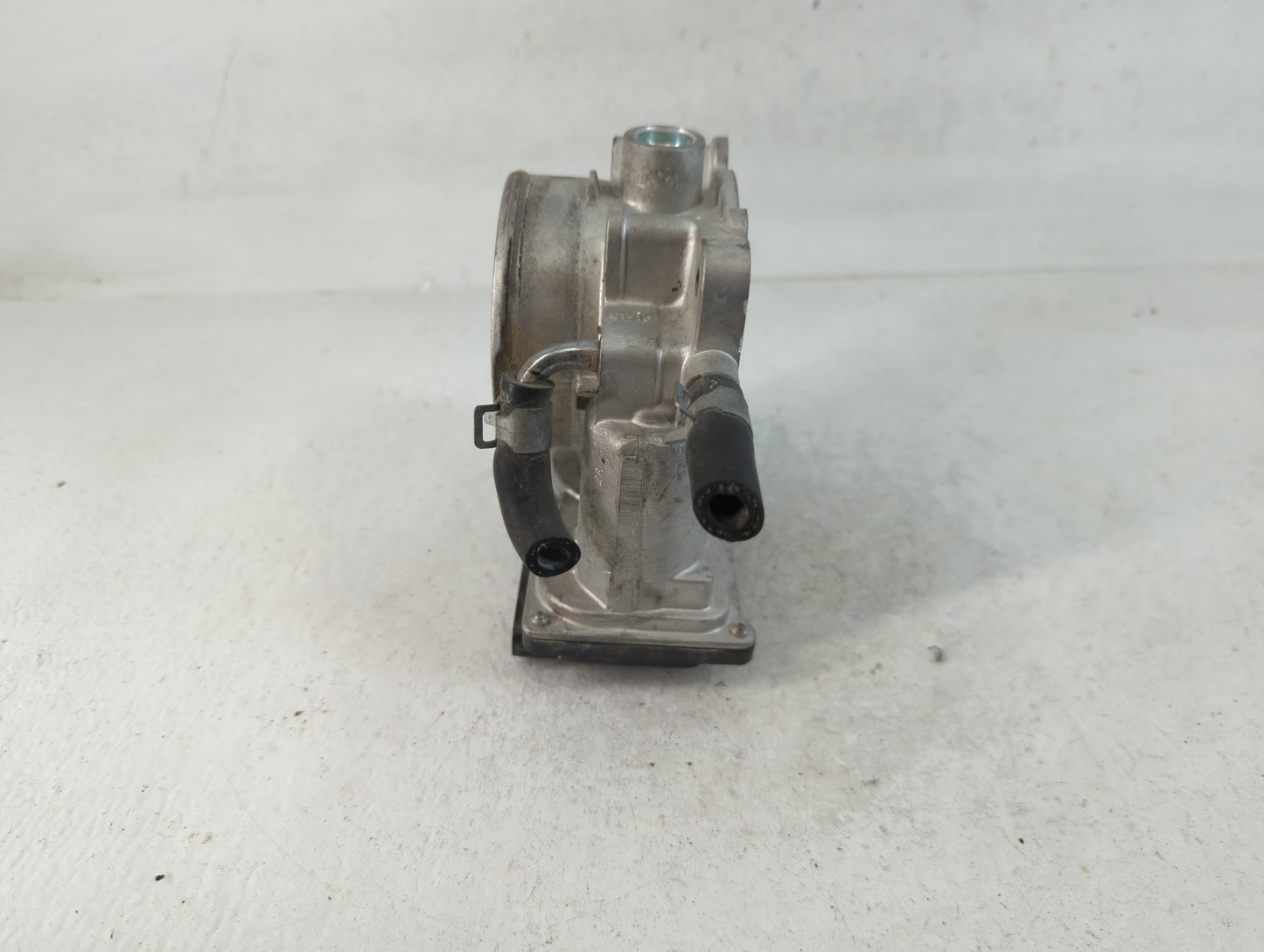 2019-2020 Hyundai Santa Fe Throttle Body P/N:35100-3CAA0 Fits Fits 2015 2016 2017 2018 2019 2020 2021 OEM Used Auto Parts - 