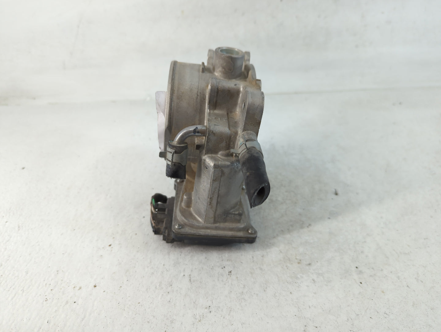 2013-2018 Hyundai Santa Fe Throttle Body P/N:35100-3CAA0 Fits Fits 2012 2013 2014 2015 2016 2017 2018 OEM Used Auto Parts - 