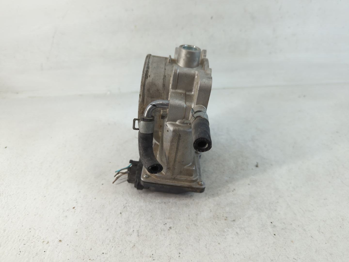 2019-2020 Hyundai Santa Fe Throttle Body P/N:35100-3CAA0 Fits Fits 2015 2016 2017 2018 2019 2020 2021 OEM Used Auto Parts - 