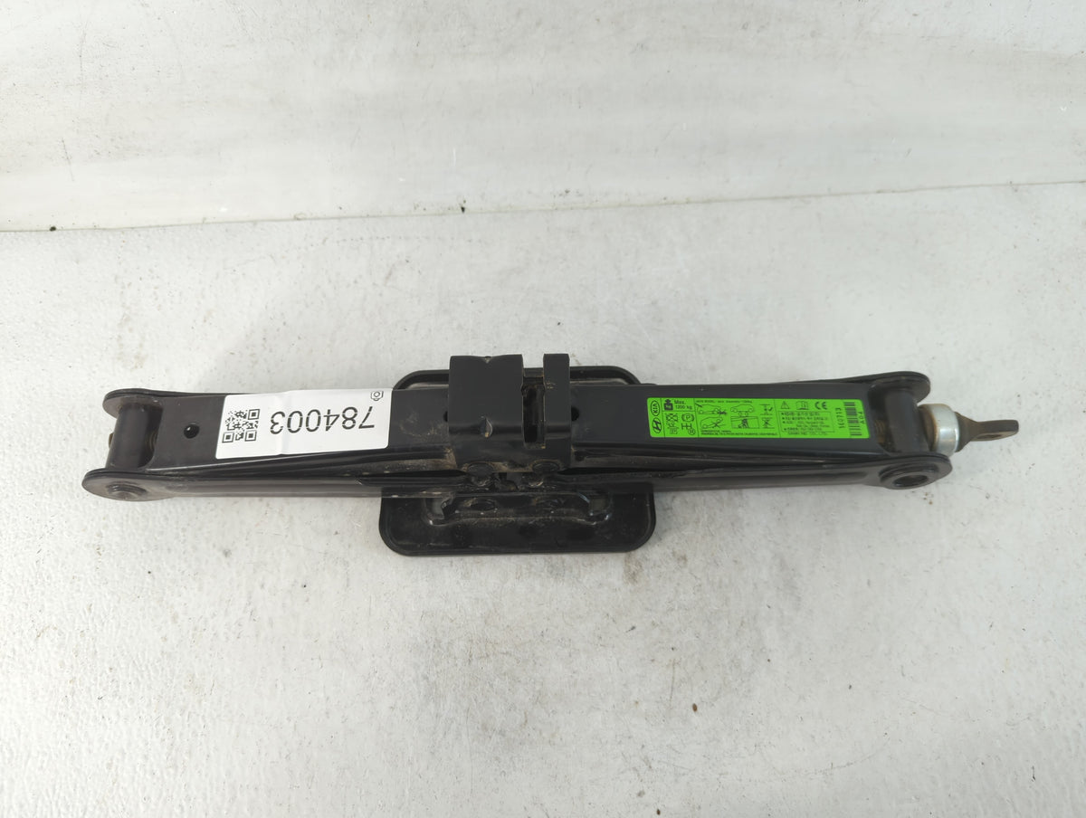 2017 Hyundai Santa Fe Spare Scissor Car Jack 784003 - Oemusedautoparts1.com