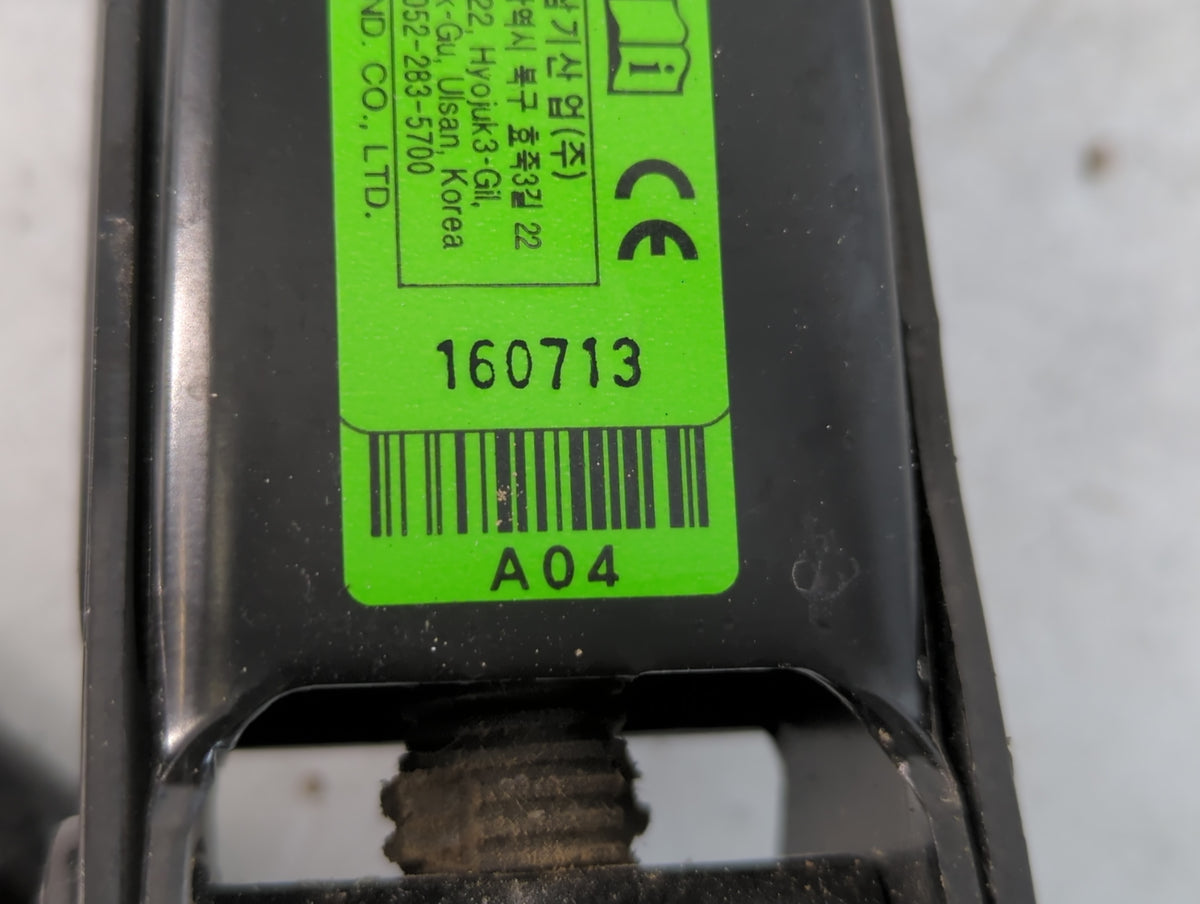 2017 Hyundai Santa Fe Spare Scissor Car Jack 784003 - Oemusedautoparts1.com