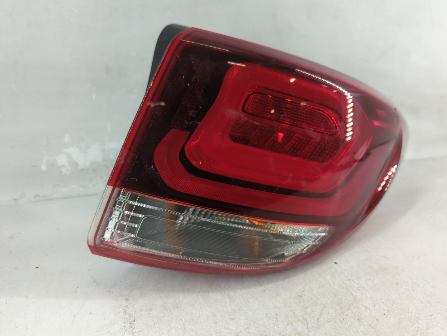 2017-2018 Hyundai Santa Fe Tail Light Assembly Passenger Right OEM P/N:92402-B86 Fits Fits 2017 2018 OEM Used Auto Parts - O