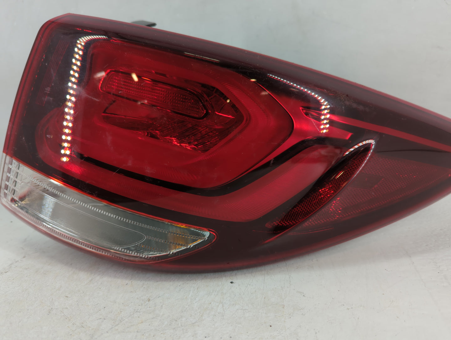 2017-2018 Hyundai Santa Fe Tail Light Assembly Passenger Right OEM P/N:92402-B86 Fits Fits 2017 2018 OEM Used Auto Parts - O