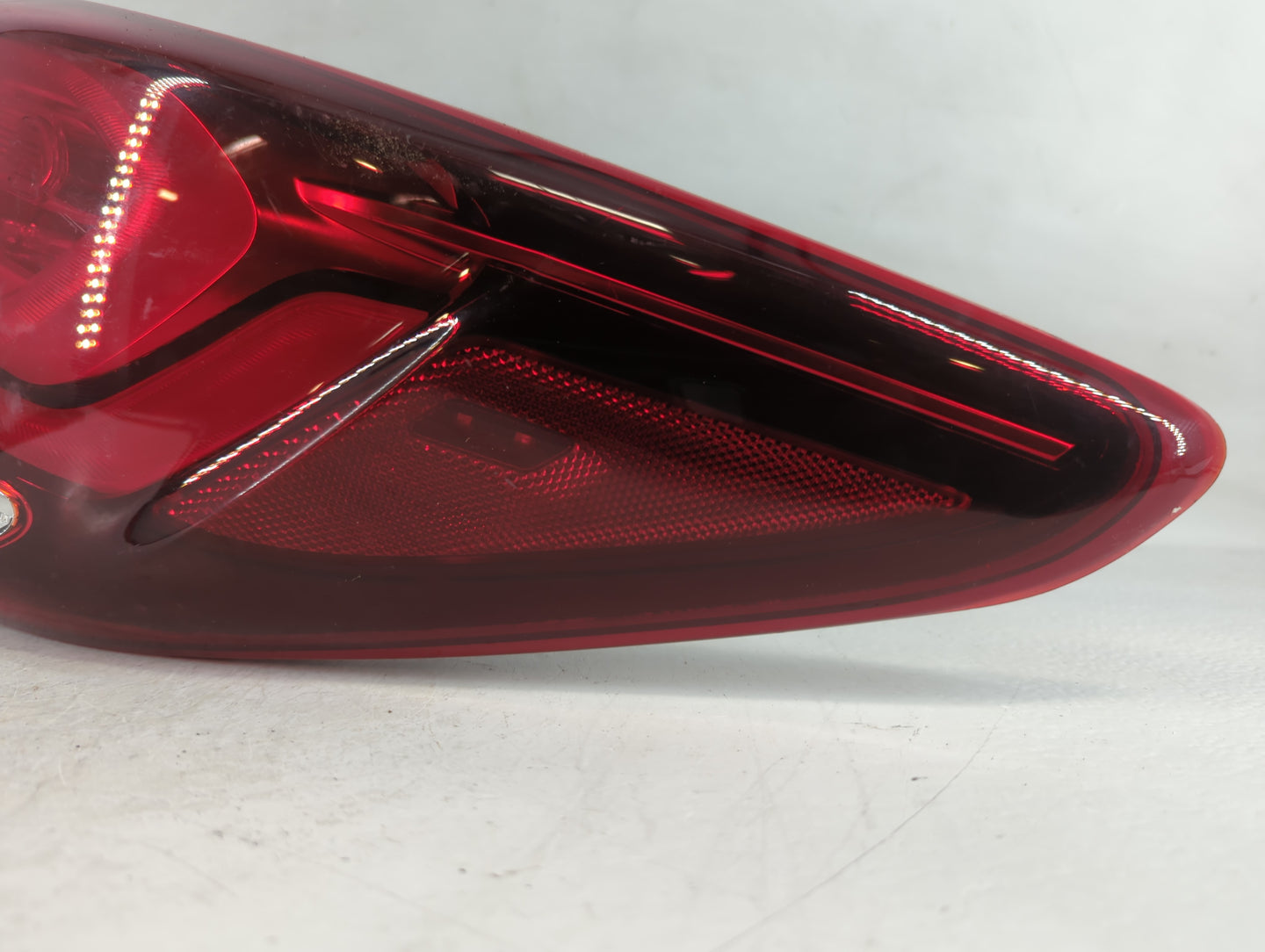 2017-2018 Hyundai Santa Fe Tail Light Assembly Passenger Right OEM P/N:92402-B86 Fits Fits 2017 2018 OEM Used Auto Parts - O