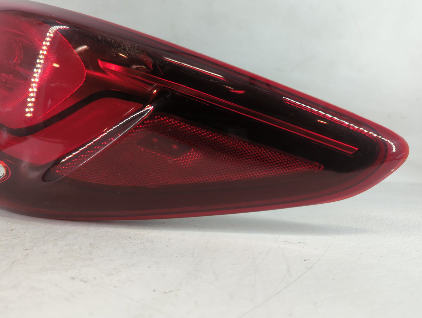 2017-2018 Hyundai Santa Fe Tail Light Assembly Passenger Right OEM P/N:92402-B86 Fits Fits 2017 2018 OEM Used Auto Parts - O