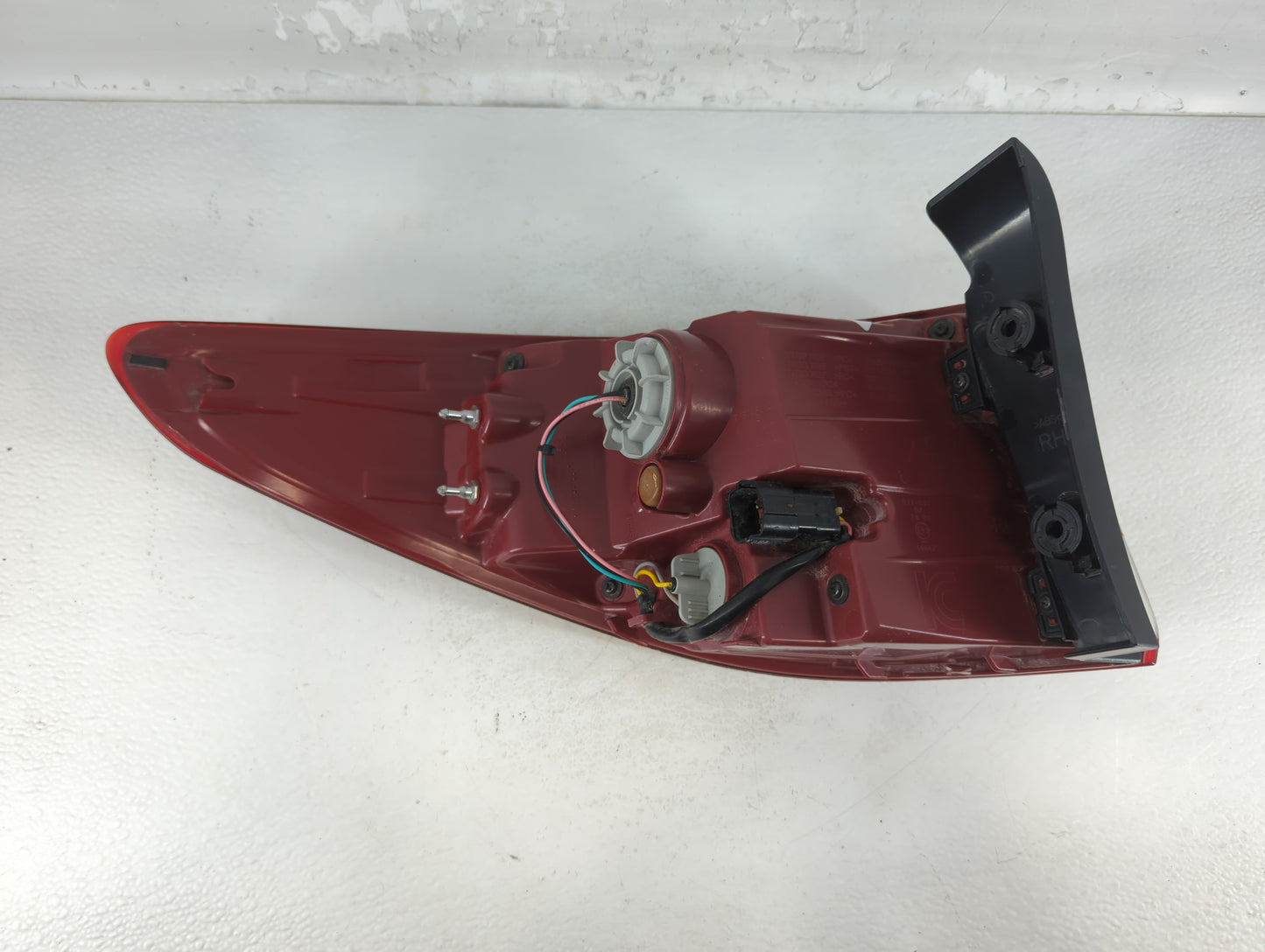 2017-2018 Hyundai Santa Fe Tail Light Assembly Passenger Right OEM P/N:92402-B86 Fits Fits 2017 2018 OEM Used Auto Parts - O