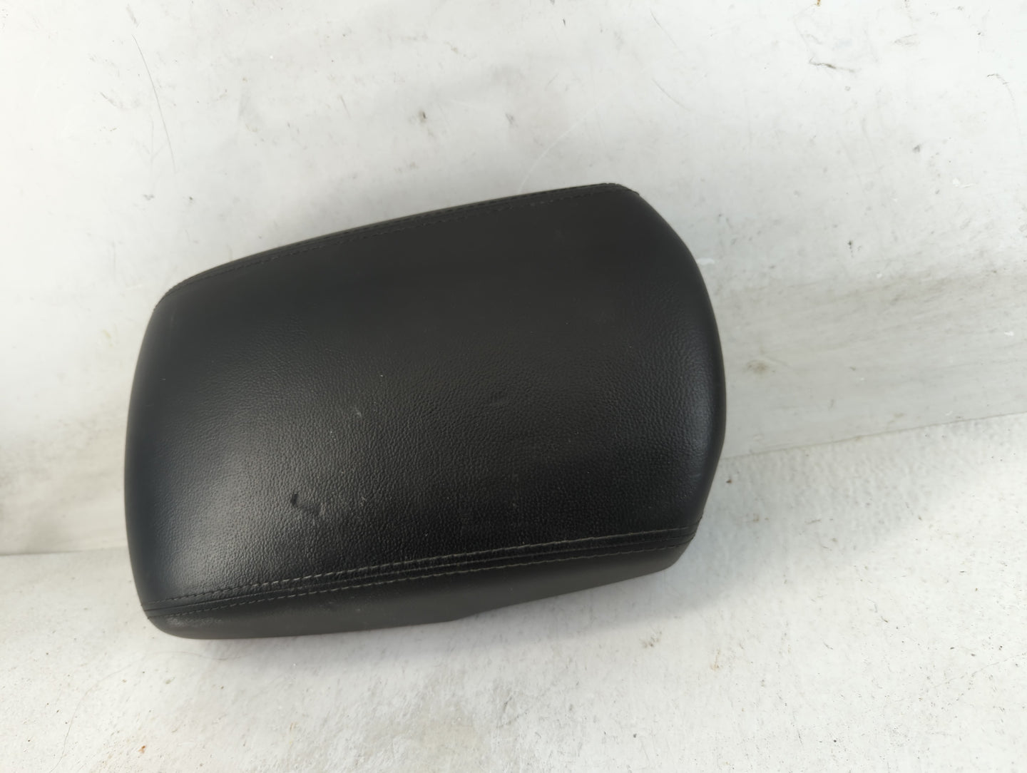 2017 Hyundai Santa Fe Center Console Armrest Cover Lid Fits OEM Used Auto Parts - Oemusedautoparts1.com