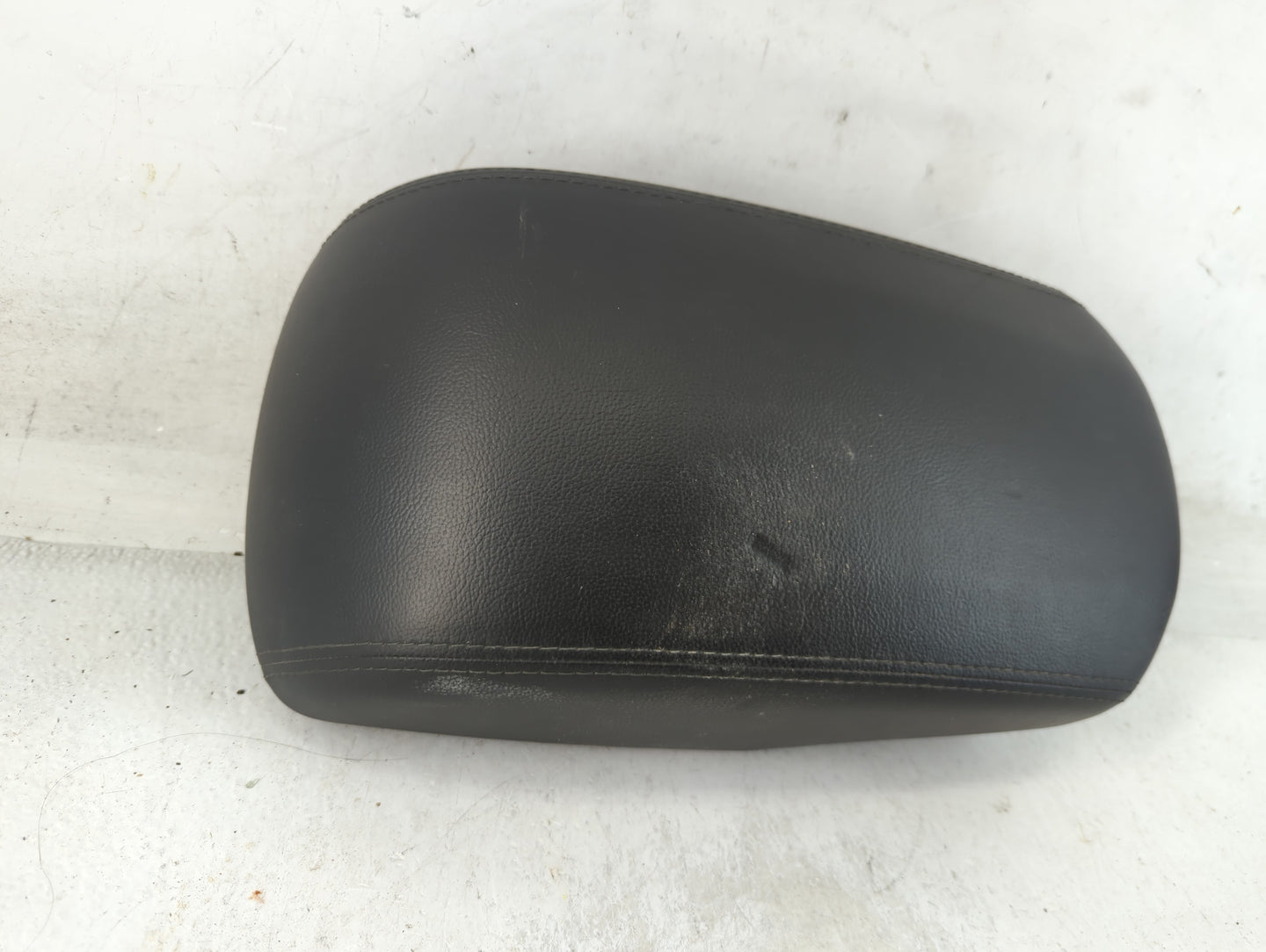 2017 Hyundai Santa Fe Center Console Armrest Cover Lid Fits OEM Used Auto Parts - Oemusedautoparts1.com