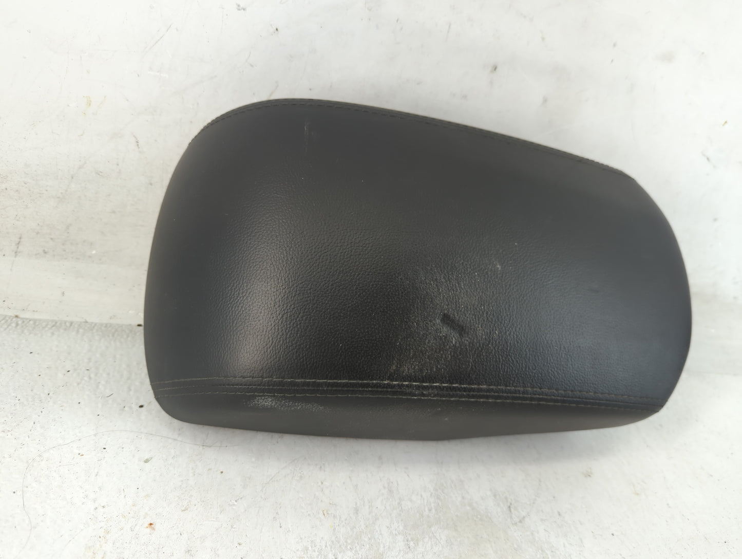 2017 Hyundai Santa Fe Center Console Armrest Cover Lid Fits OEM Used Auto Parts - Oemusedautoparts1.com